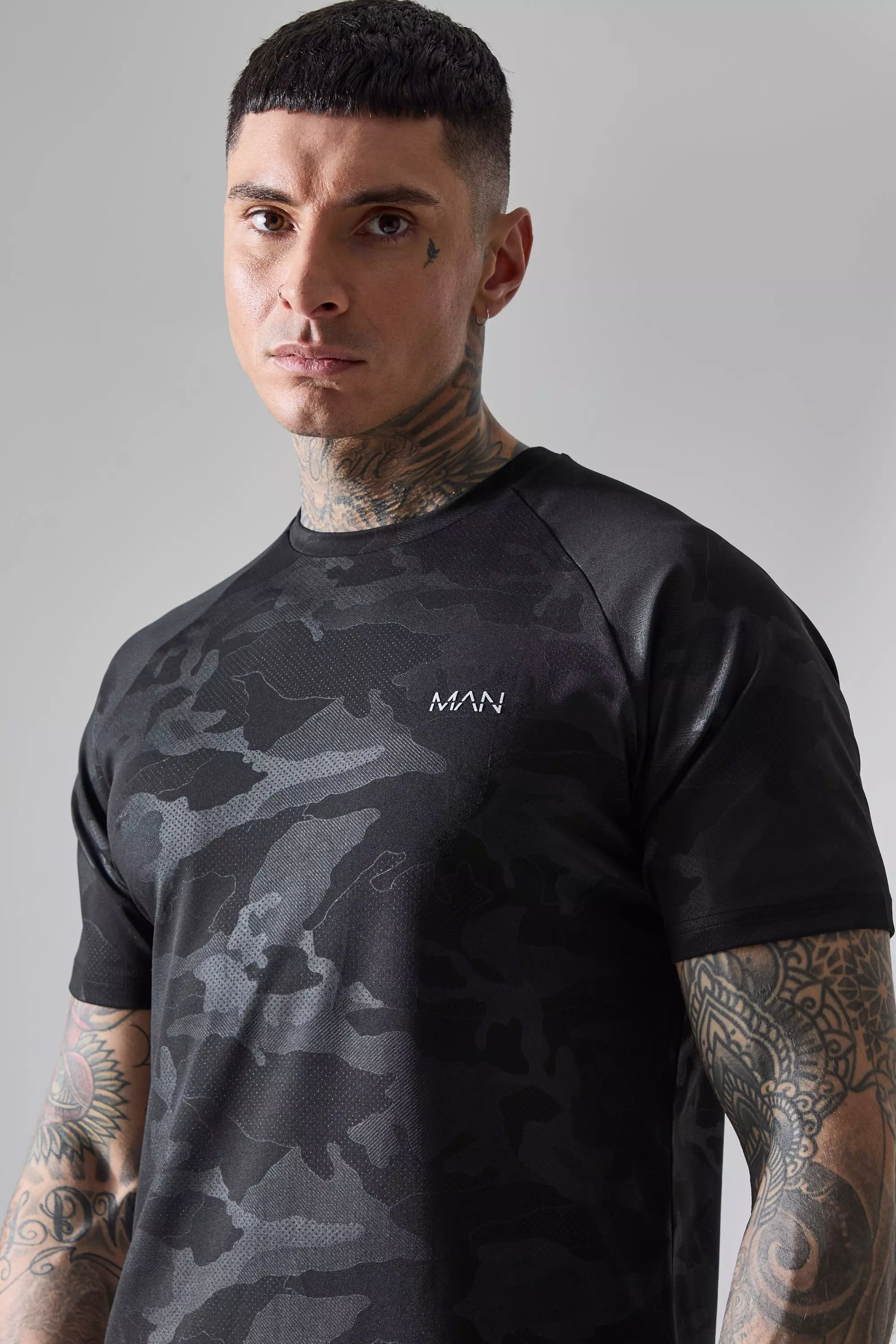 Black Tall Man Active Camo Raglan Regular Fit Performance T-shirt صورة بديلة
