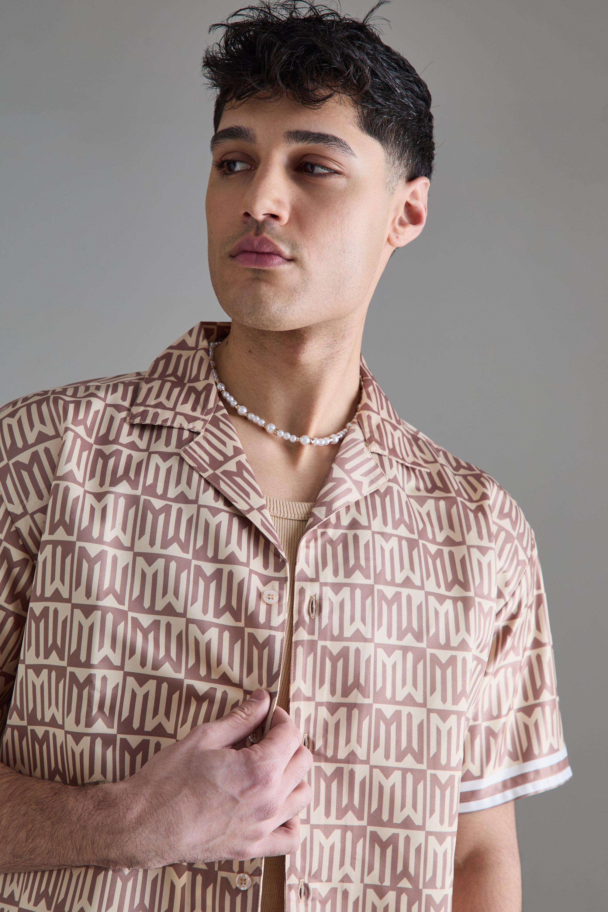 Camicia oversize a maniche corte in raso con monogramma boohoo IT