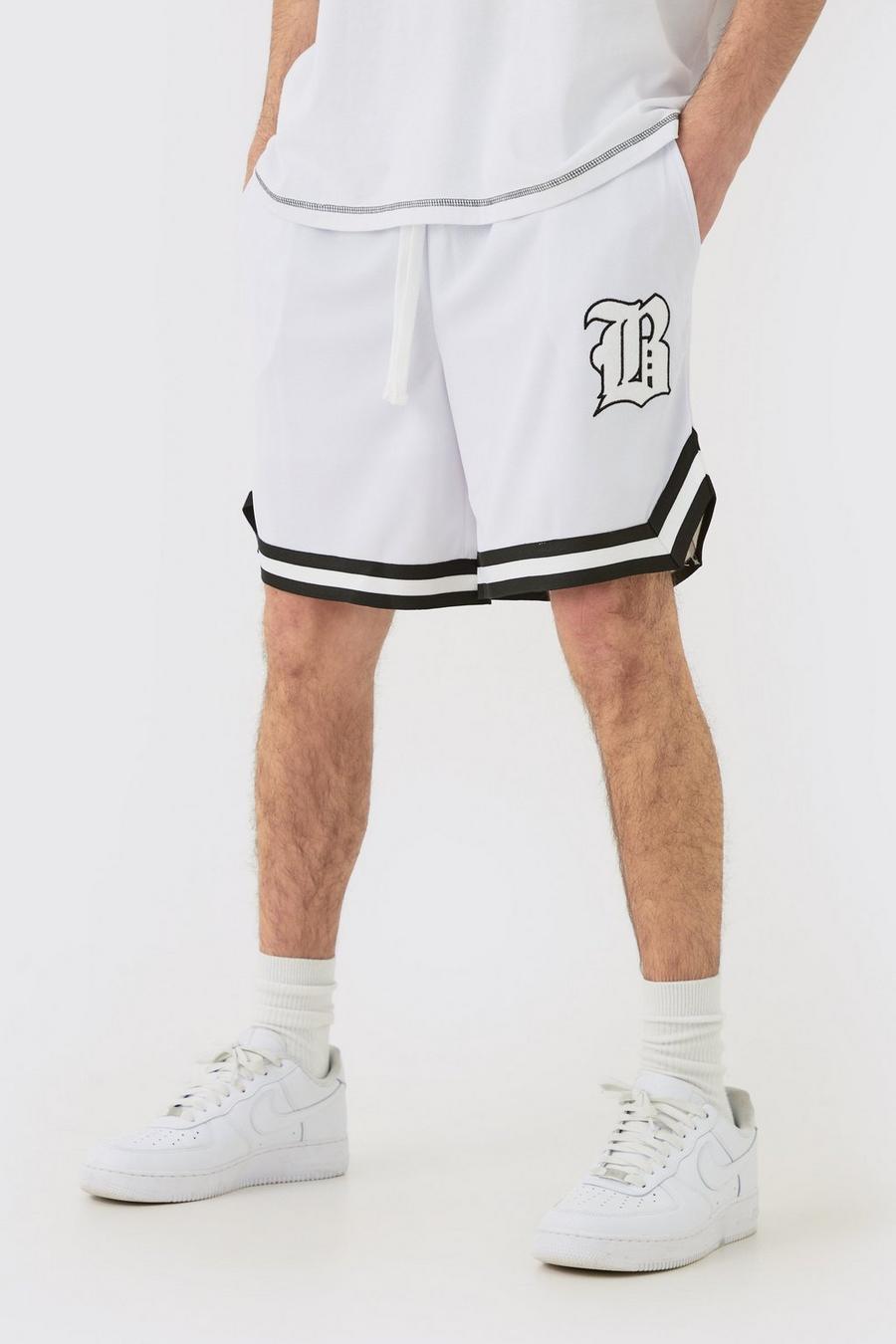 Pantaloncini da basket comodi in rete con applique di lettera B, White
