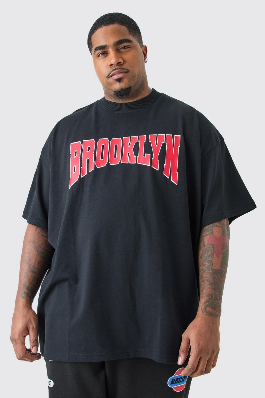 Camiseta Plus oversize con cuello extendido y estampado de Brooklyn, Black image number 1