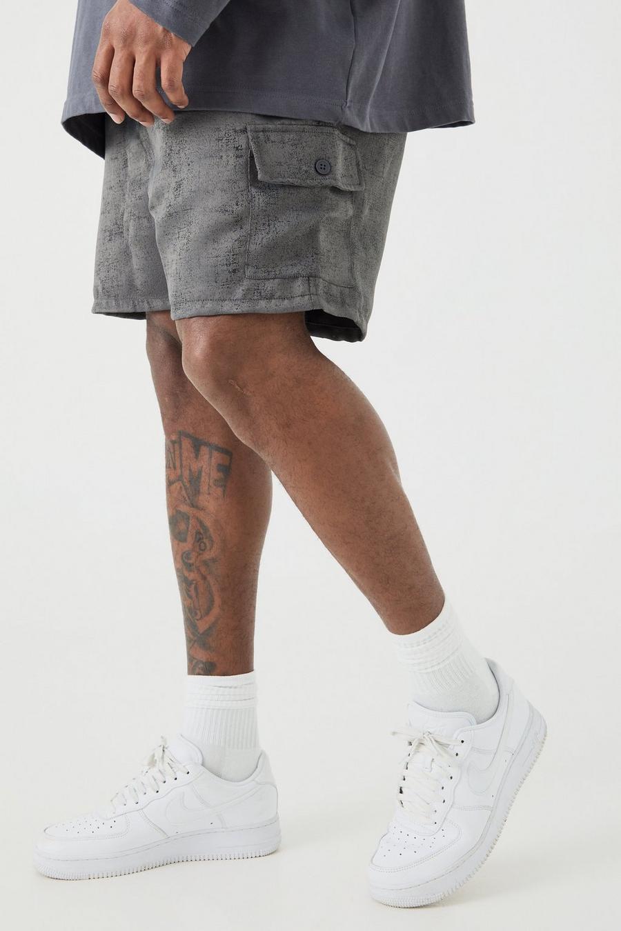 Plus Elasticated Waist Textured Cargo Short In Charcoal