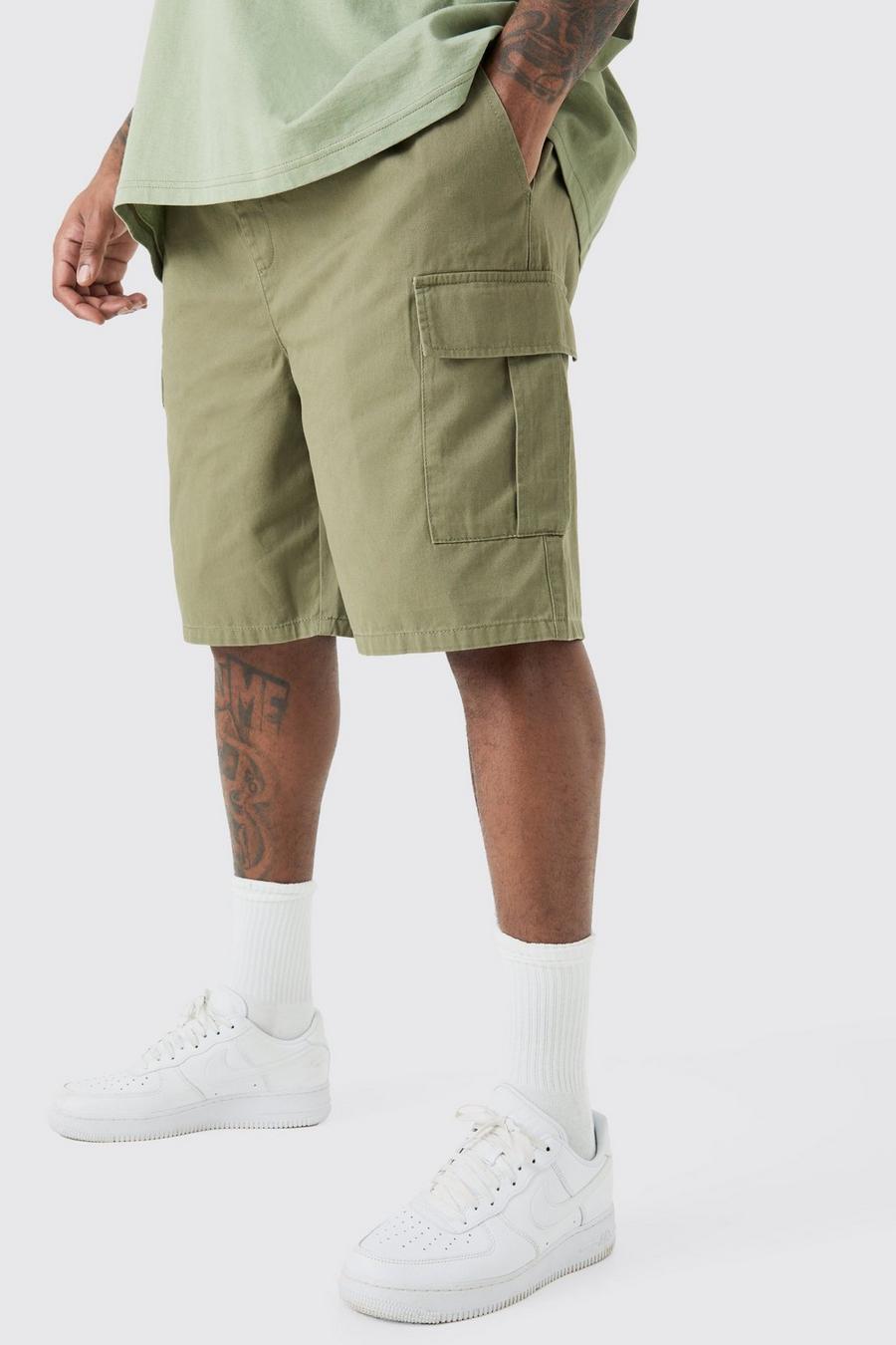 Pantalones cortos Plus cargo holgados con cintura elástica en color caqui, Khaki image number 1