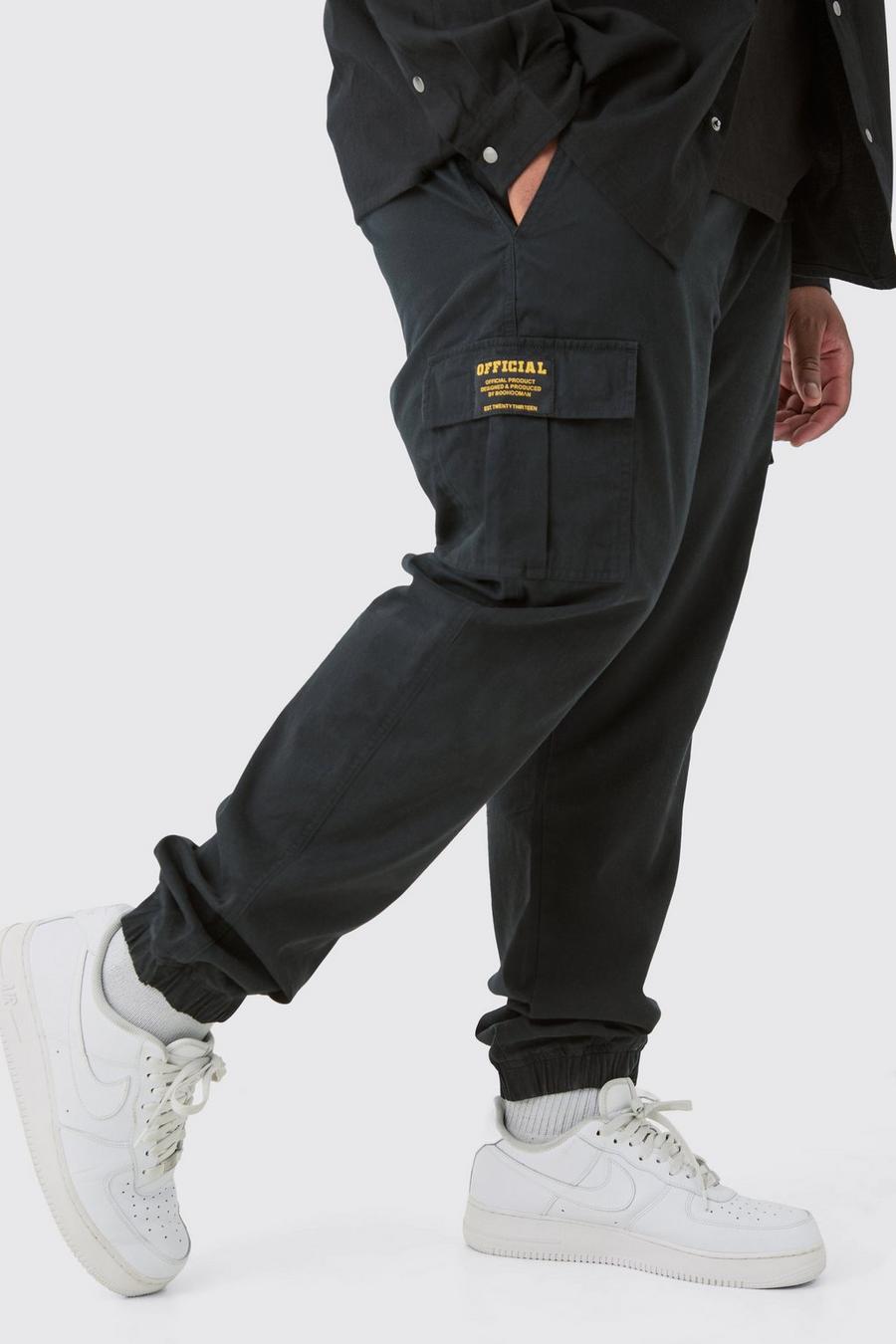 Pantalón Plus cargo ajustado de sarga con cintura elástica y etiqueta, Black image number 1