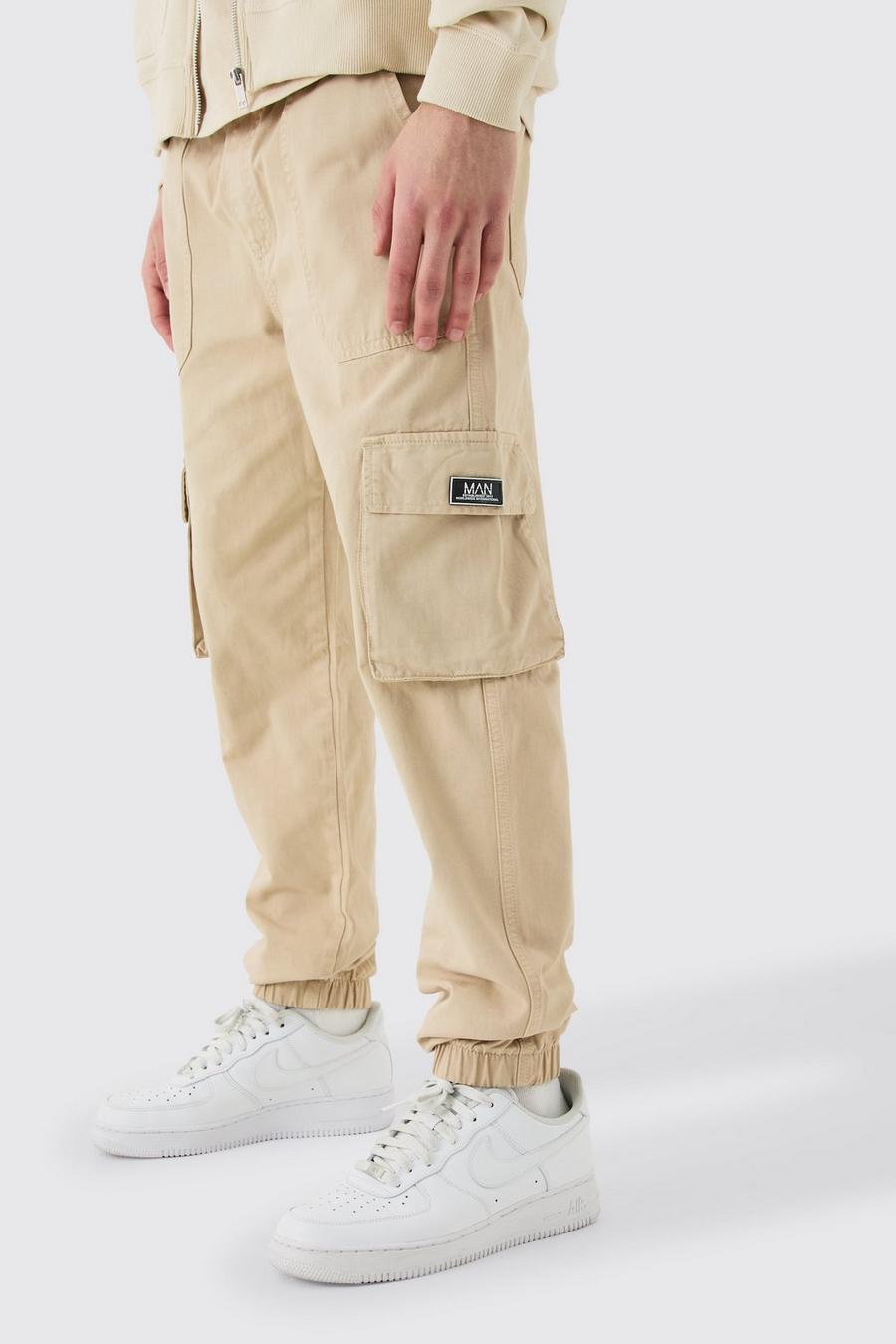 Pantalón deportivo cargo ajustado con cintura elástica y emblema, Stone image number 1