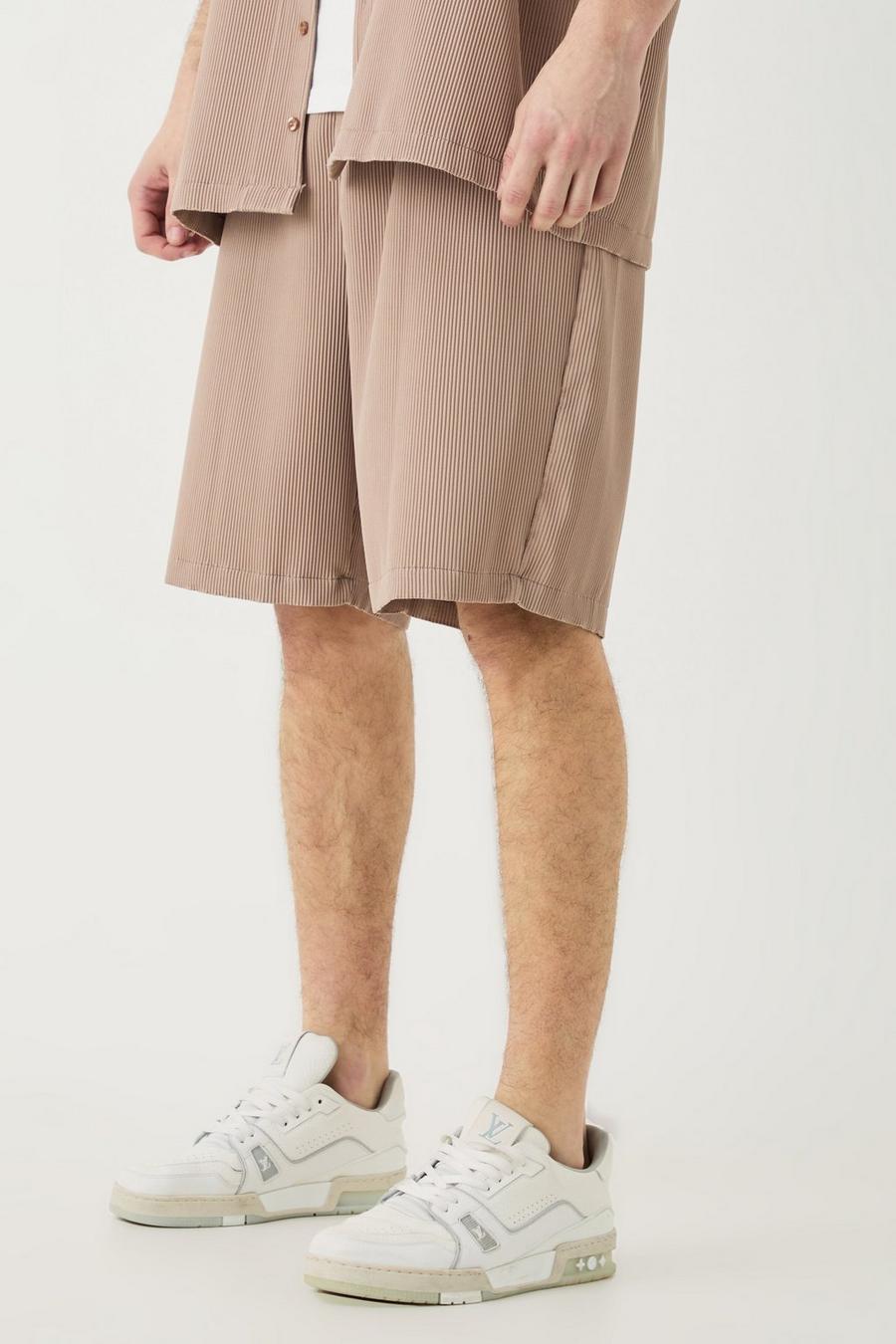 Pantalón corto Tall cómodo plisado con cintura elástica, Mocha image number 1
