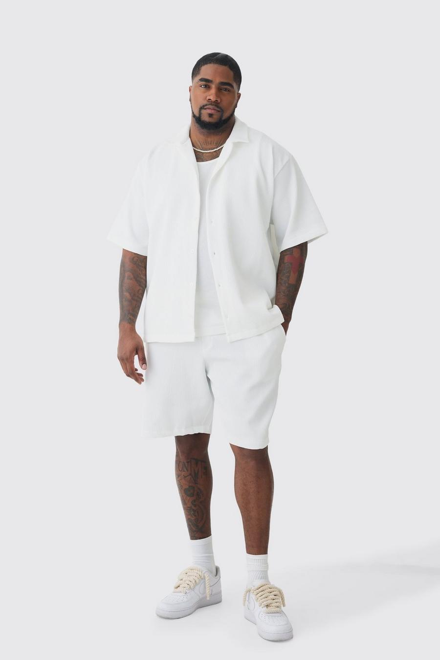 Conjunto Plus de pantalón corto y camisa plisada de manga corta con solapas, White image number 1