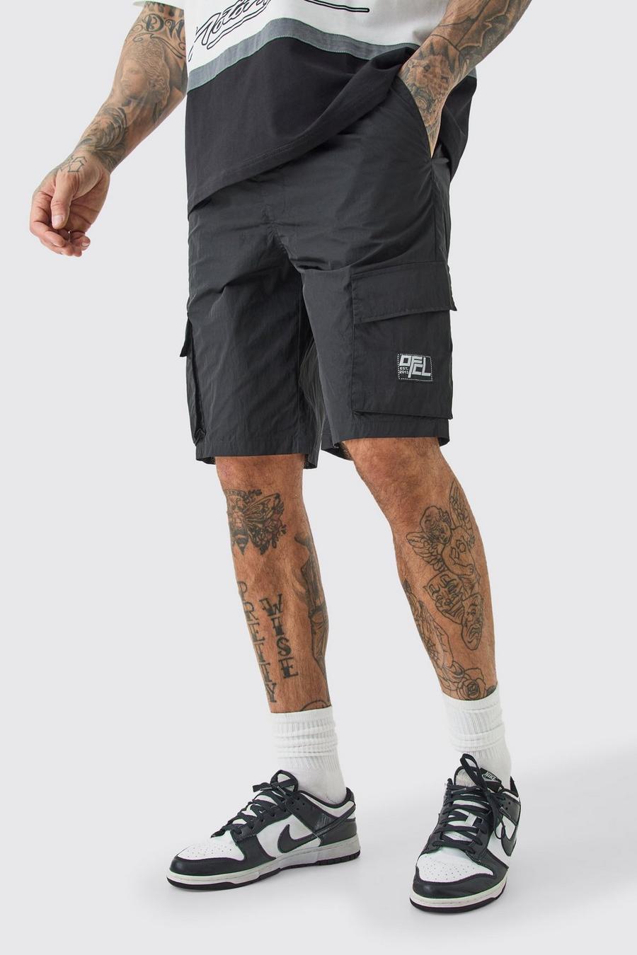 Pantalón corto Tall cargo Ofcl de nailon con cintura elástica, Black image number 1
