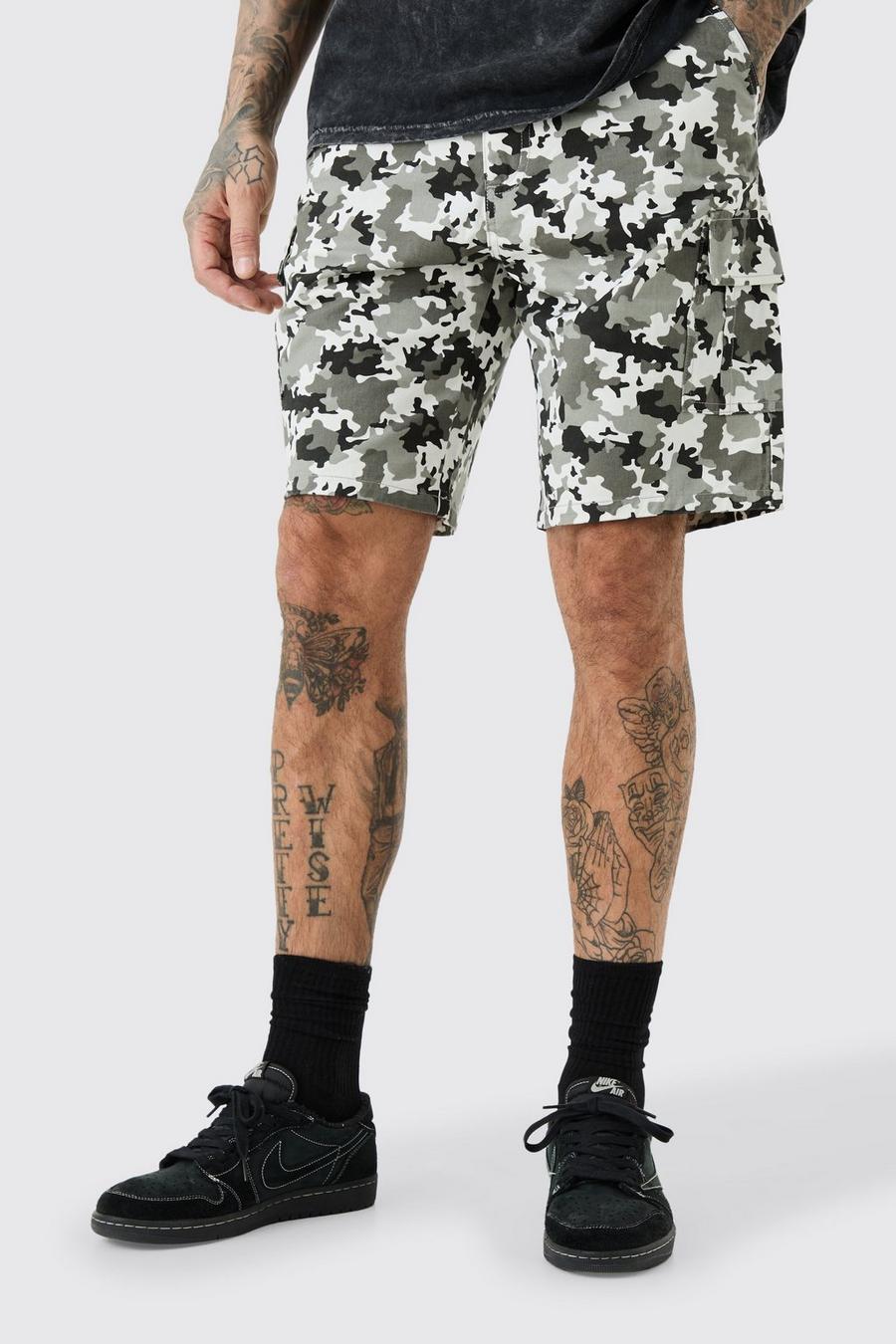 Pantalón corto Tall cargo de sarga con estampado de camuflaje y cintura fija, Multi