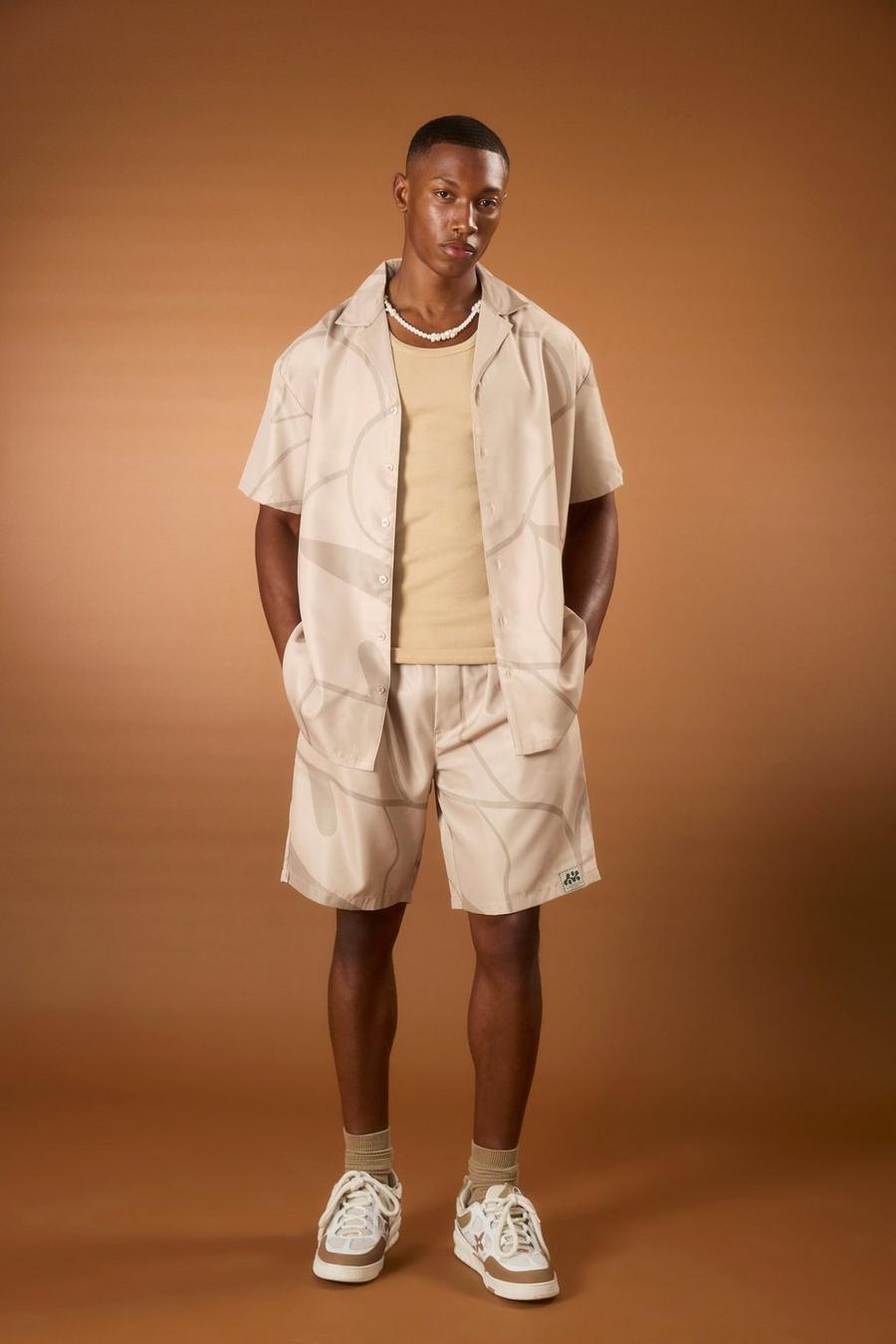 Pantalón corto y camisa de sarga suave con etiqueta y estampado abstracto, Taupe image number 1