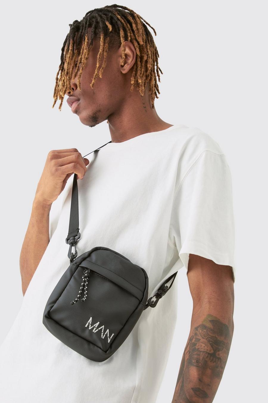 MAN Dash Basic Messenger Bag In Black