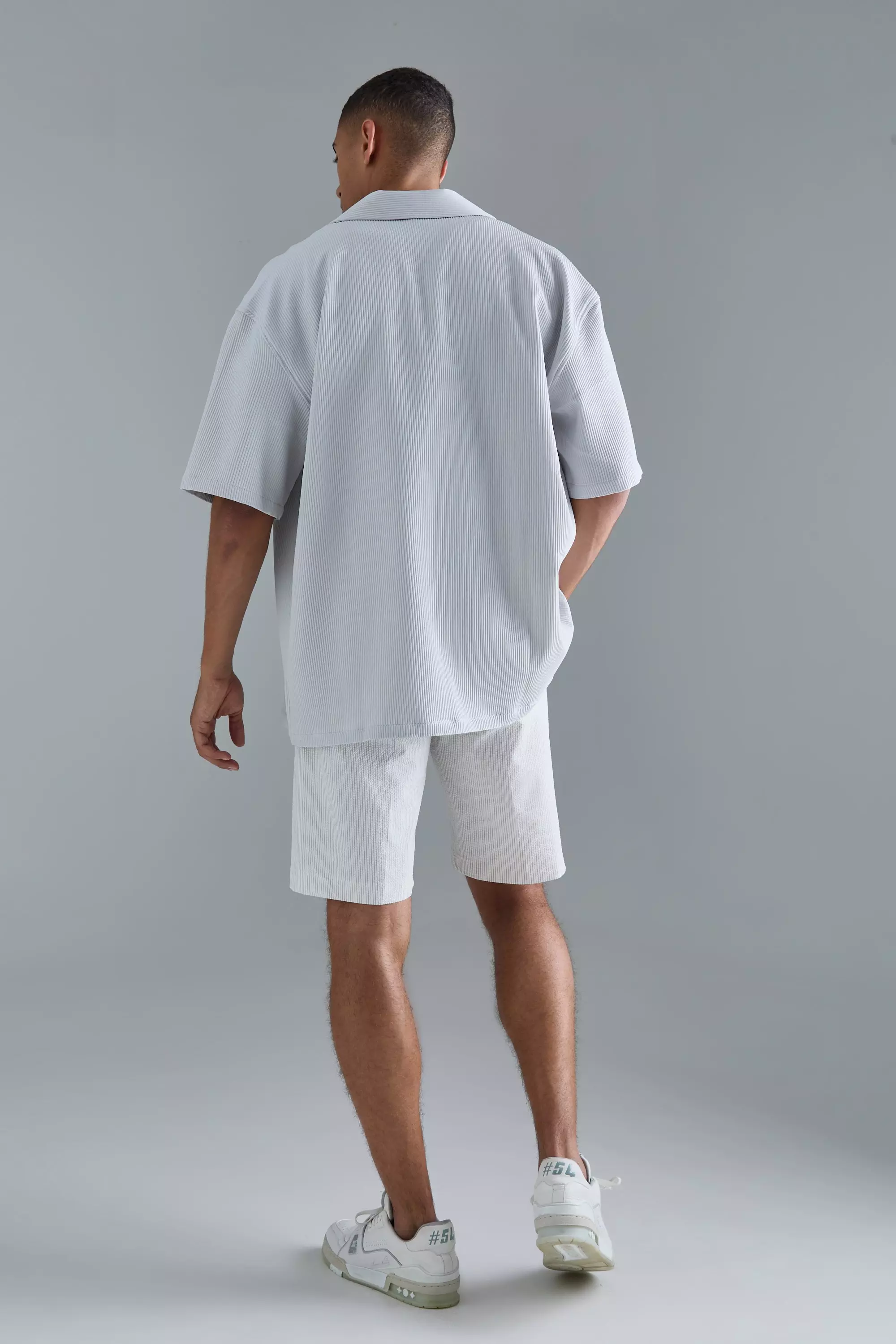 Ecru Stripe Seersucker Fixed Waist Regular Fit Shorts صورة بديلة