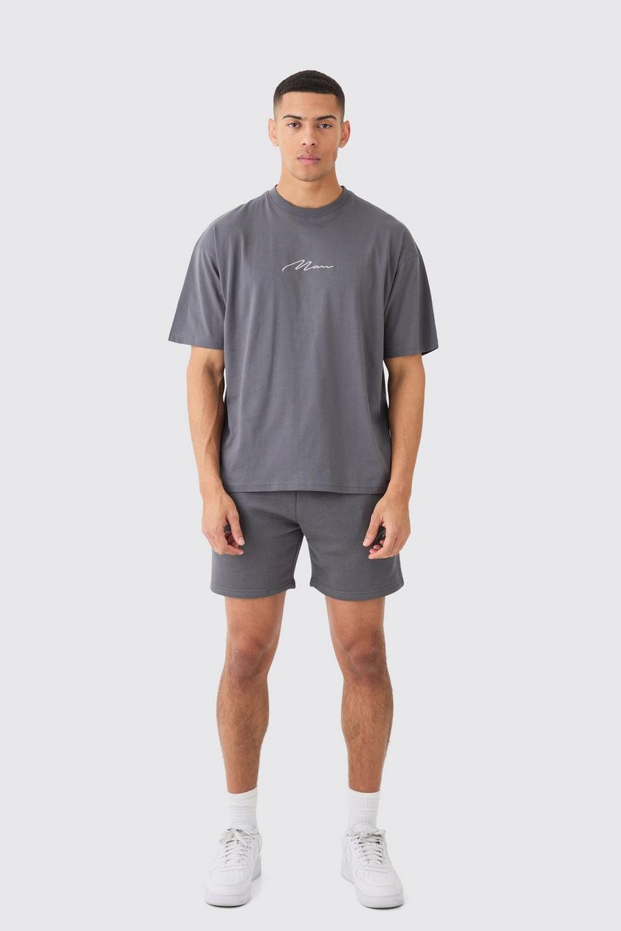 Conjunto de pantalón corto holgado y camiseta con firma MAN, Charcoal image number 1