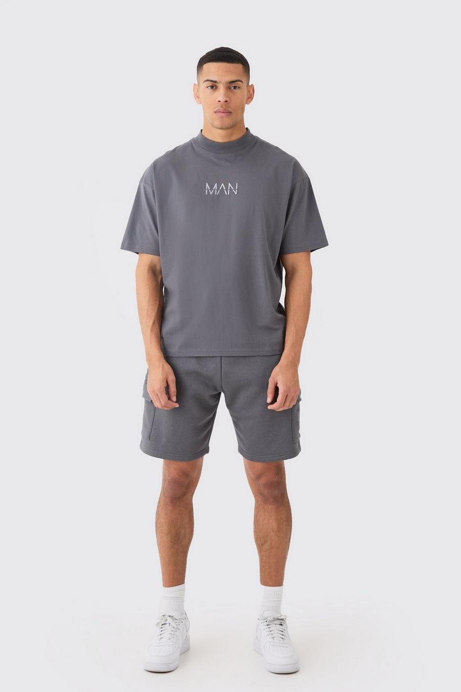 Charcoal MAN Oversize t-shirt med hög halsringning och cargoshorts image number 1