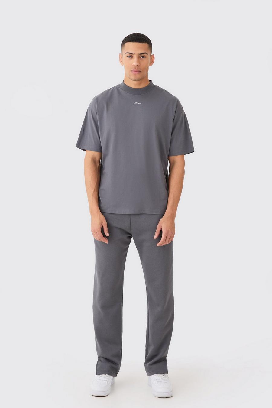 Set T-shirt oversize con firma Man e girocollo esteso & pantaloni tuta, Charcoal image number 1