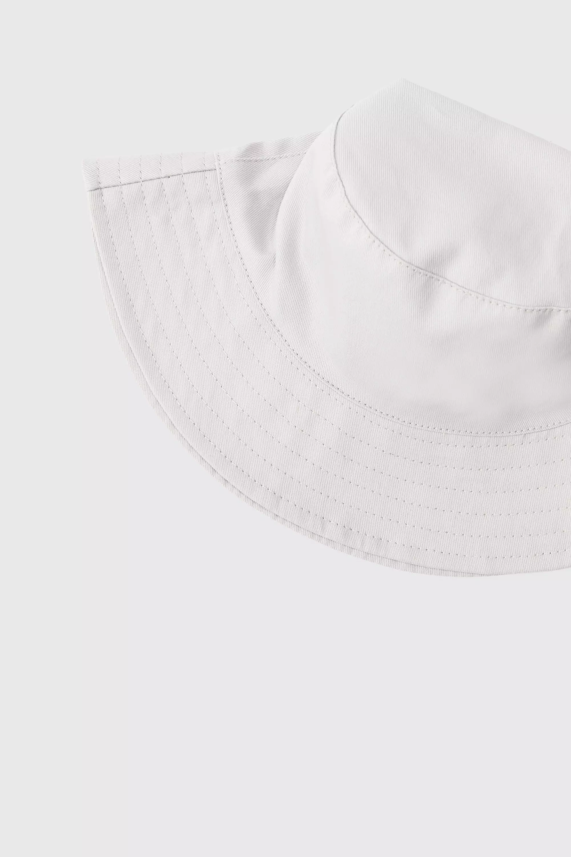 Basic Bucket Hat In Light Grey alternative image