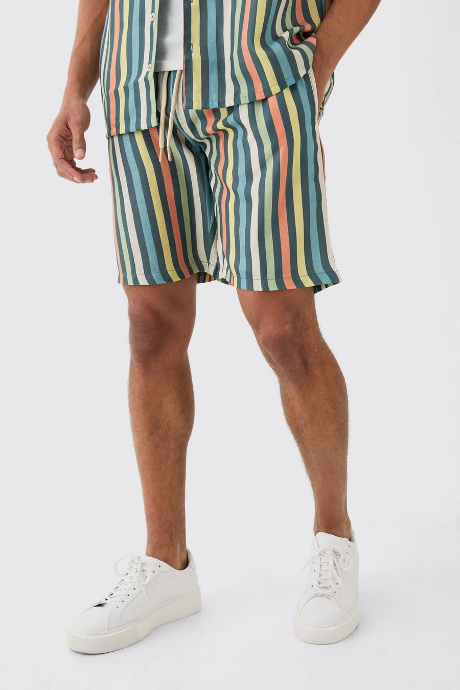 Multi Randiga shorts med resår i midjan image number 1