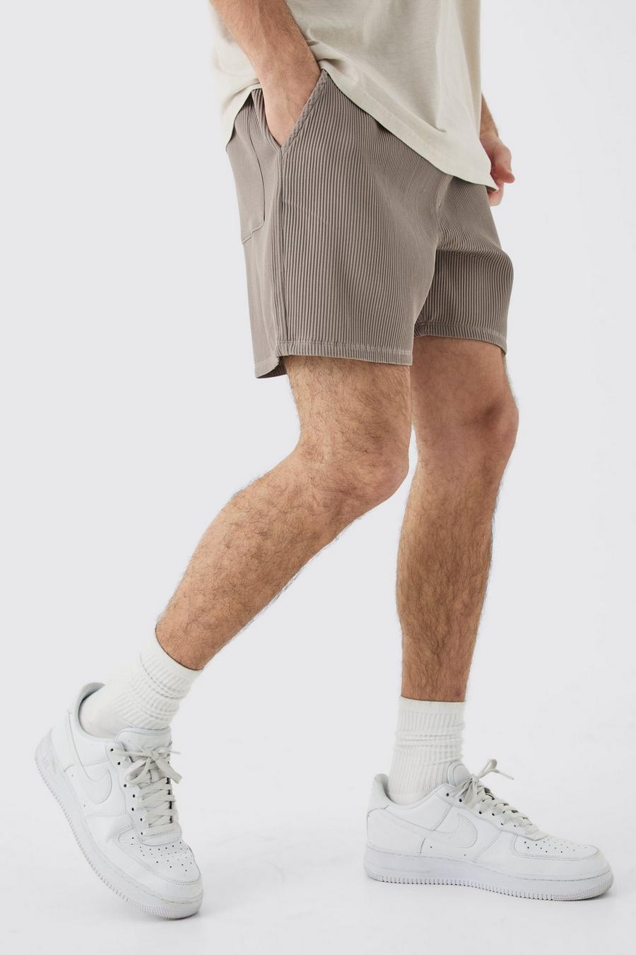 Taupe Plisserade shorts med dragsko image number 1