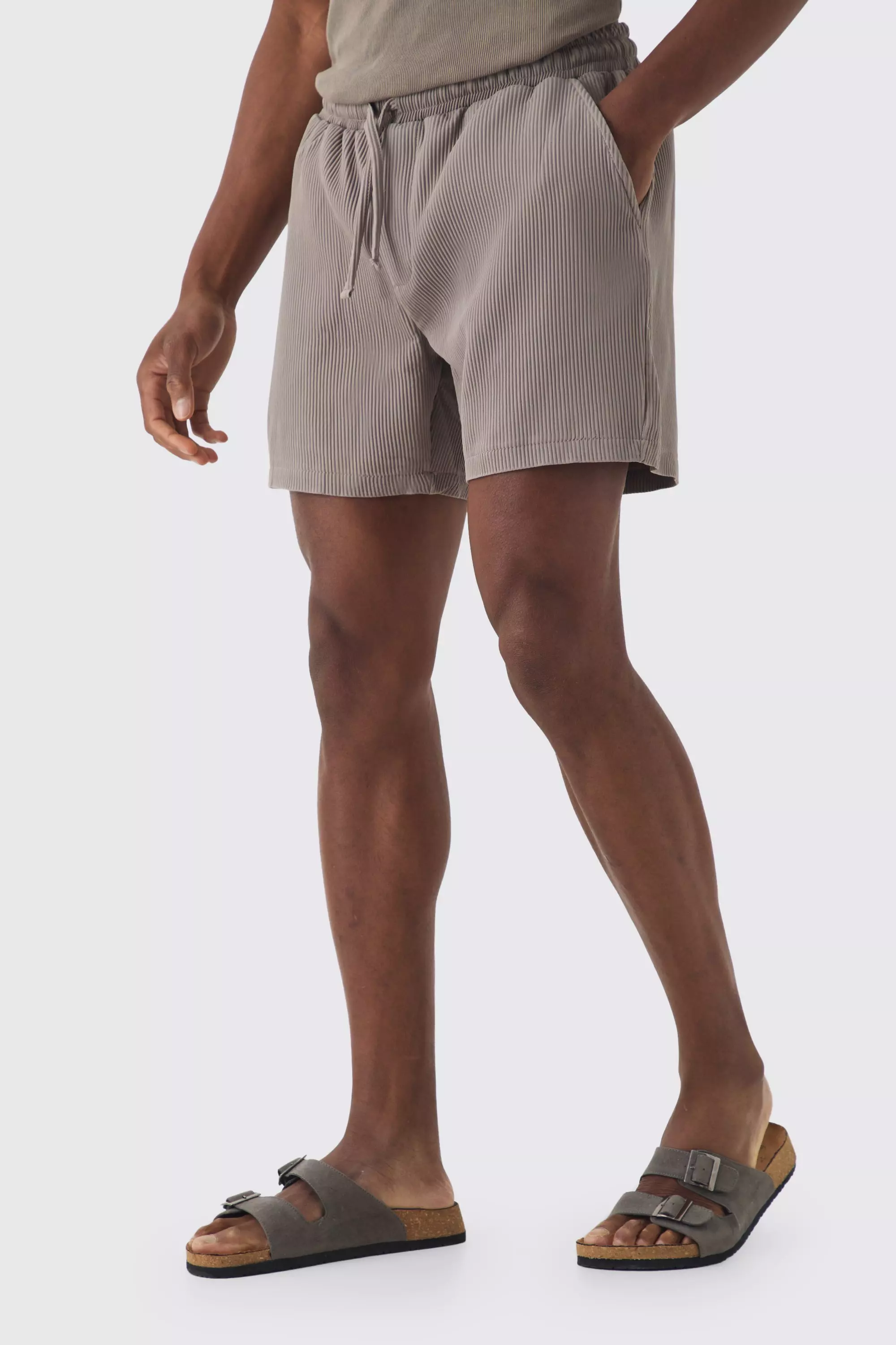 Taupe Elasticated Waist Pleated Drawcord Shorts صورة بديلة