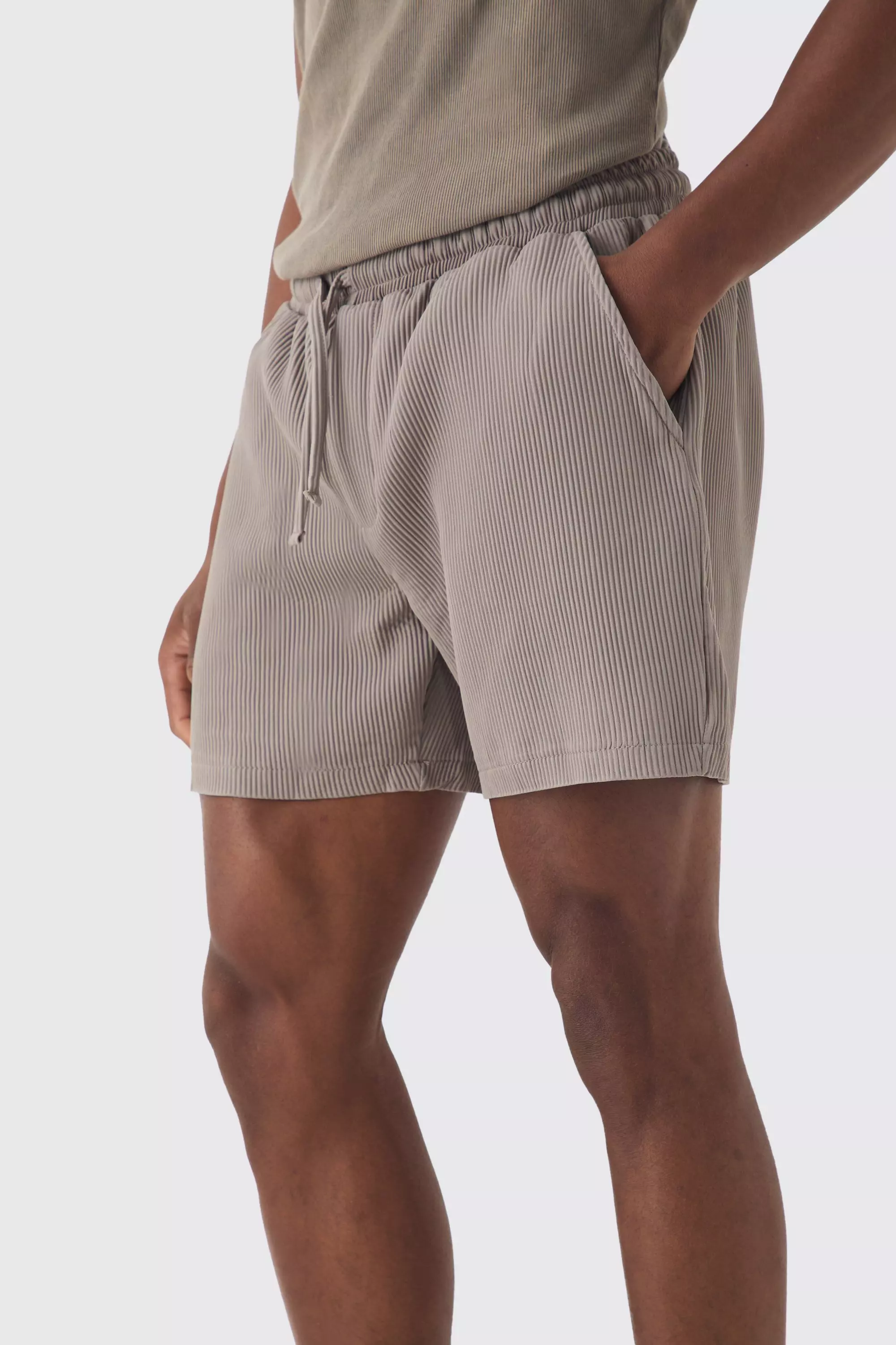 Taupe Elasticated Waist Pleated Drawcord Shorts صورة بديلة