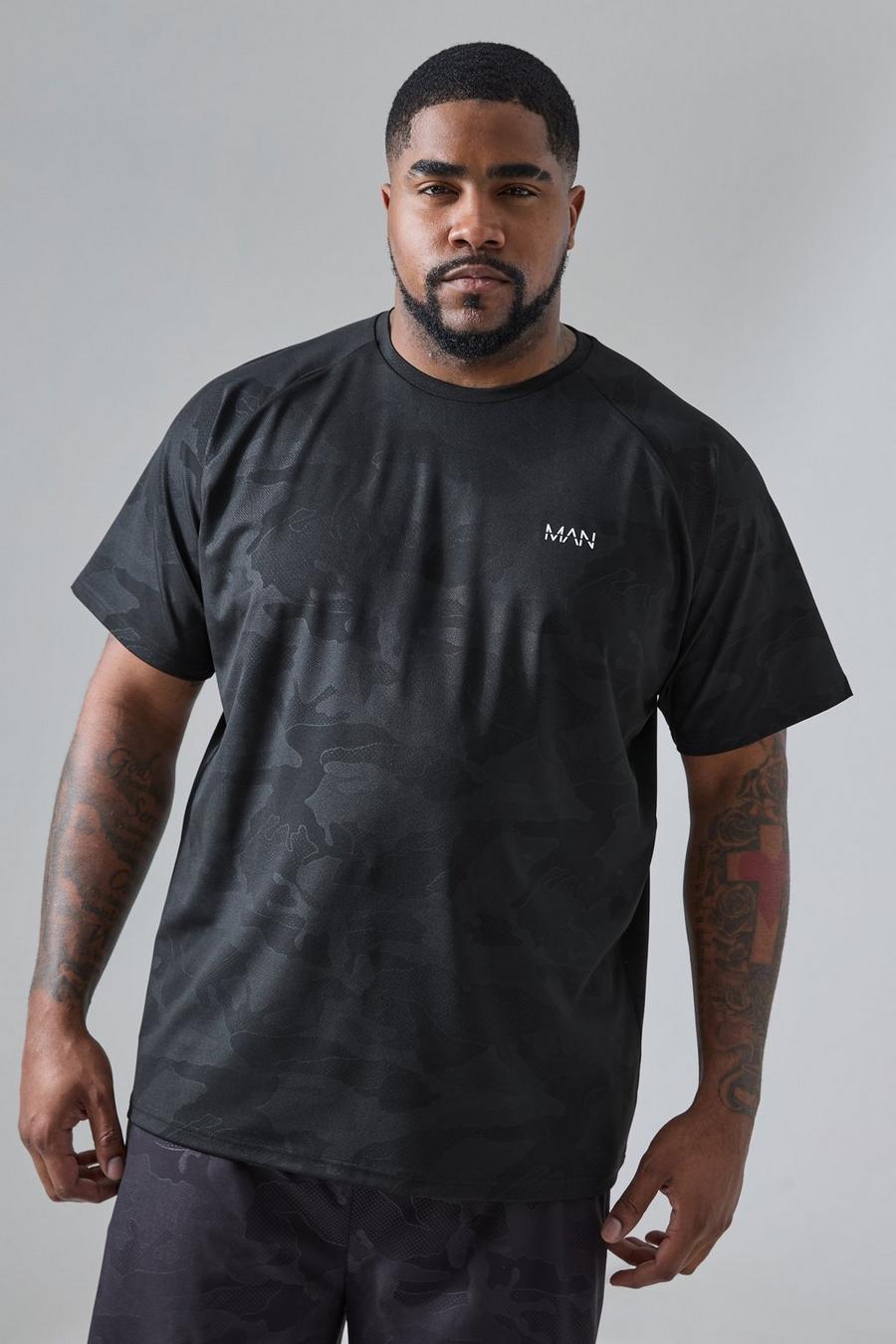 Camiseta Plus MAN Active de ranglán resistente con estampado de camuflaje, Black image number 1