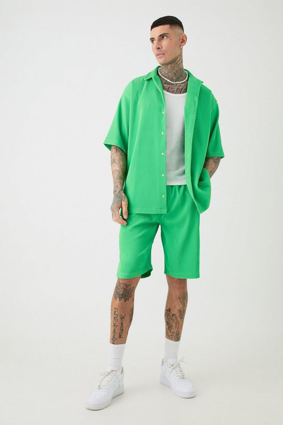 Conjunto Tall oversize de pantalón corto y camisa de manga corta plisada en verde, Green image number 1