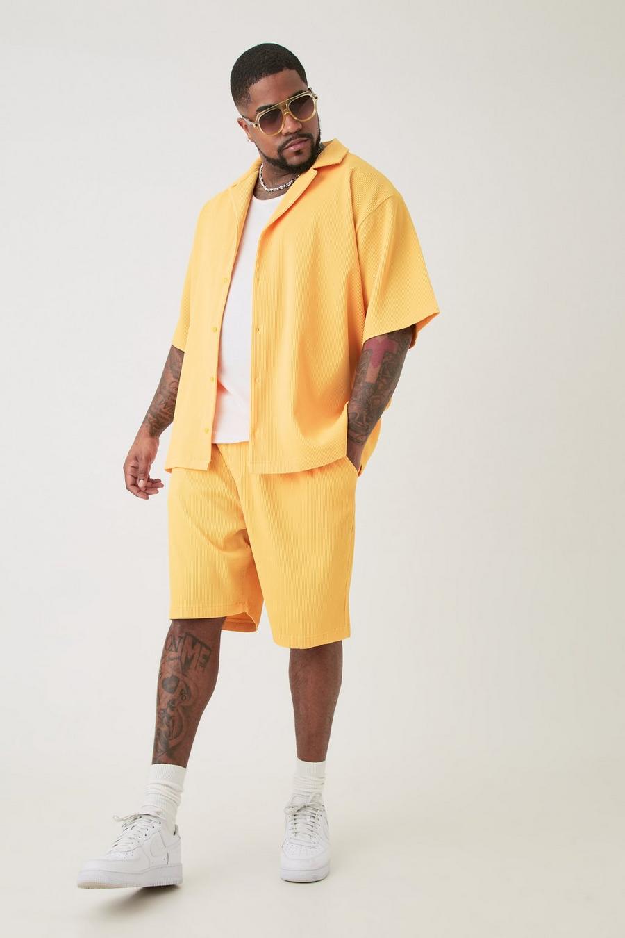 Set Plus Size camicia a pieghe & pantaloncini gialli con rever scesi, Yellow image number 1