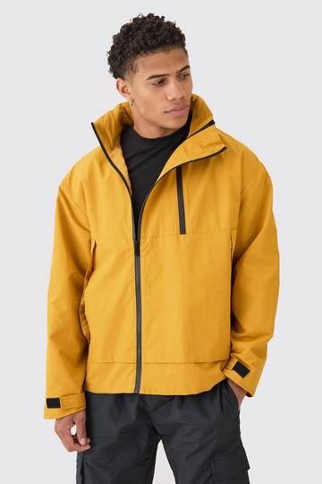 Man Oversized Mosterdkleurige Nylon Windbreaker Met Label En Rits Detail mustard