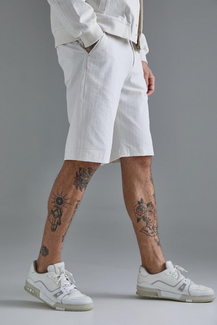 Pantalón corto Tall Regular de sirsaca con rayas y cordón elástico, Ecru image number 1