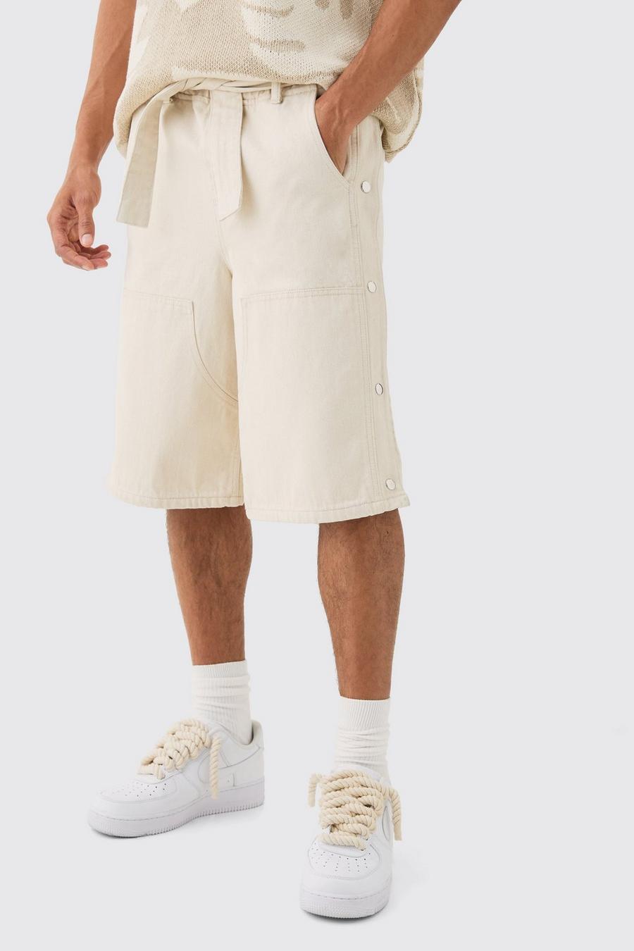 Pantalón corto vaquero estilo carpintero holgado con cintura elástica y botones de presión en color crudo, Ecru image number 1