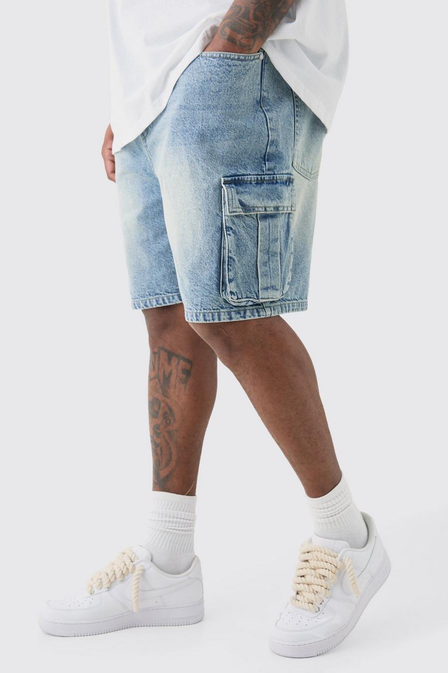 Plus lockere Cargo-Jeansshorts in heller Waschung, Light wash image number 1