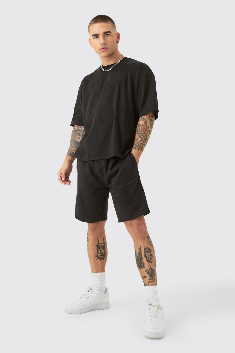 Set T-shirt squadrata oversize con applique a cuore all over & pantaloncini, Black