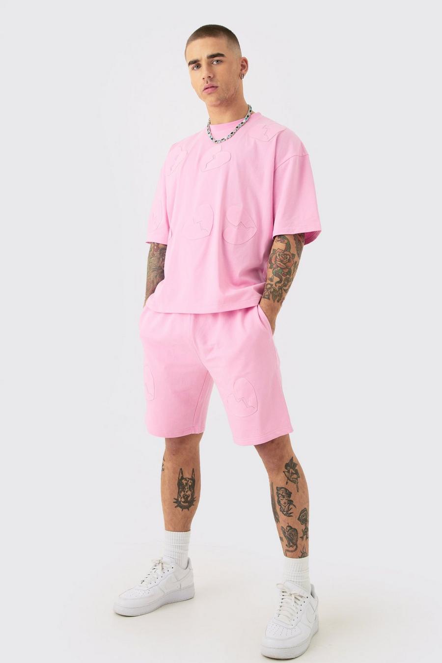 Set T-shirt squadrata oversize con applique a cuore all over & pantaloncini, Pink