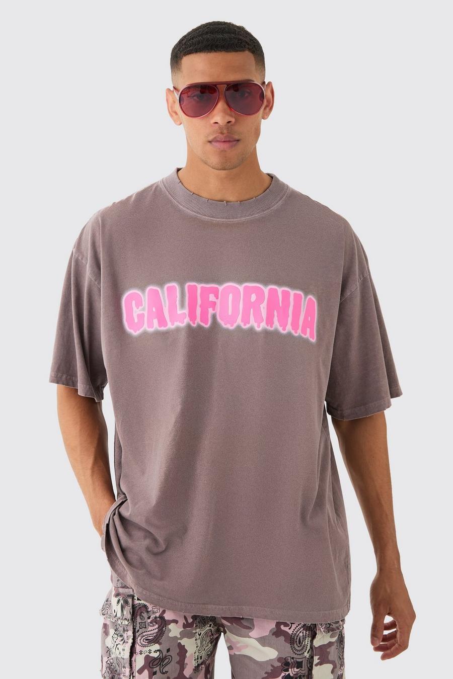 Camiseta oversize con cuello extendido, lavado de ácido y estampado de California, Chocolate image number 1
