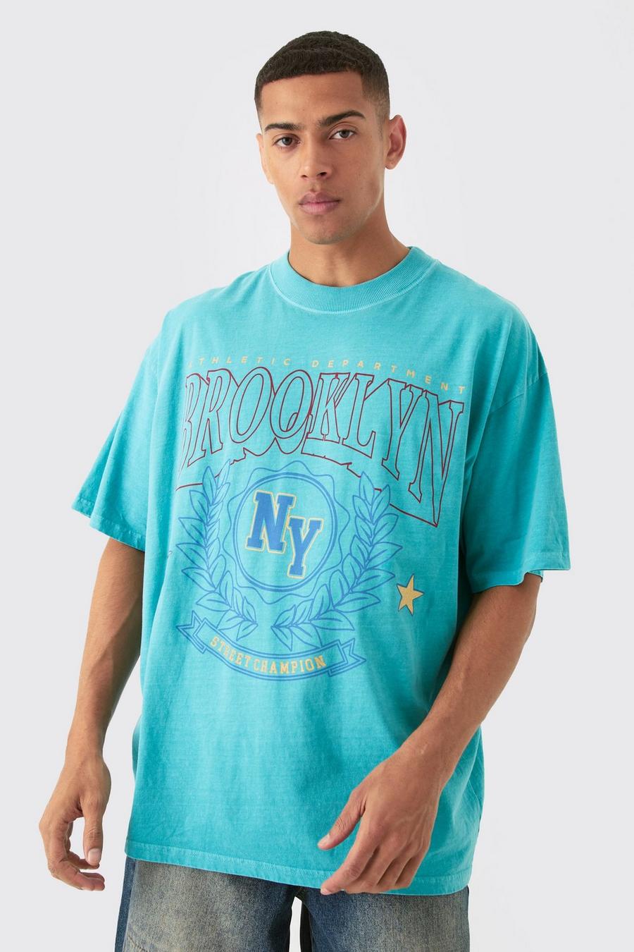 Green Oversized Gebleekt Brooklyn Varsity T-Shirt Met Brede Nek image number 1