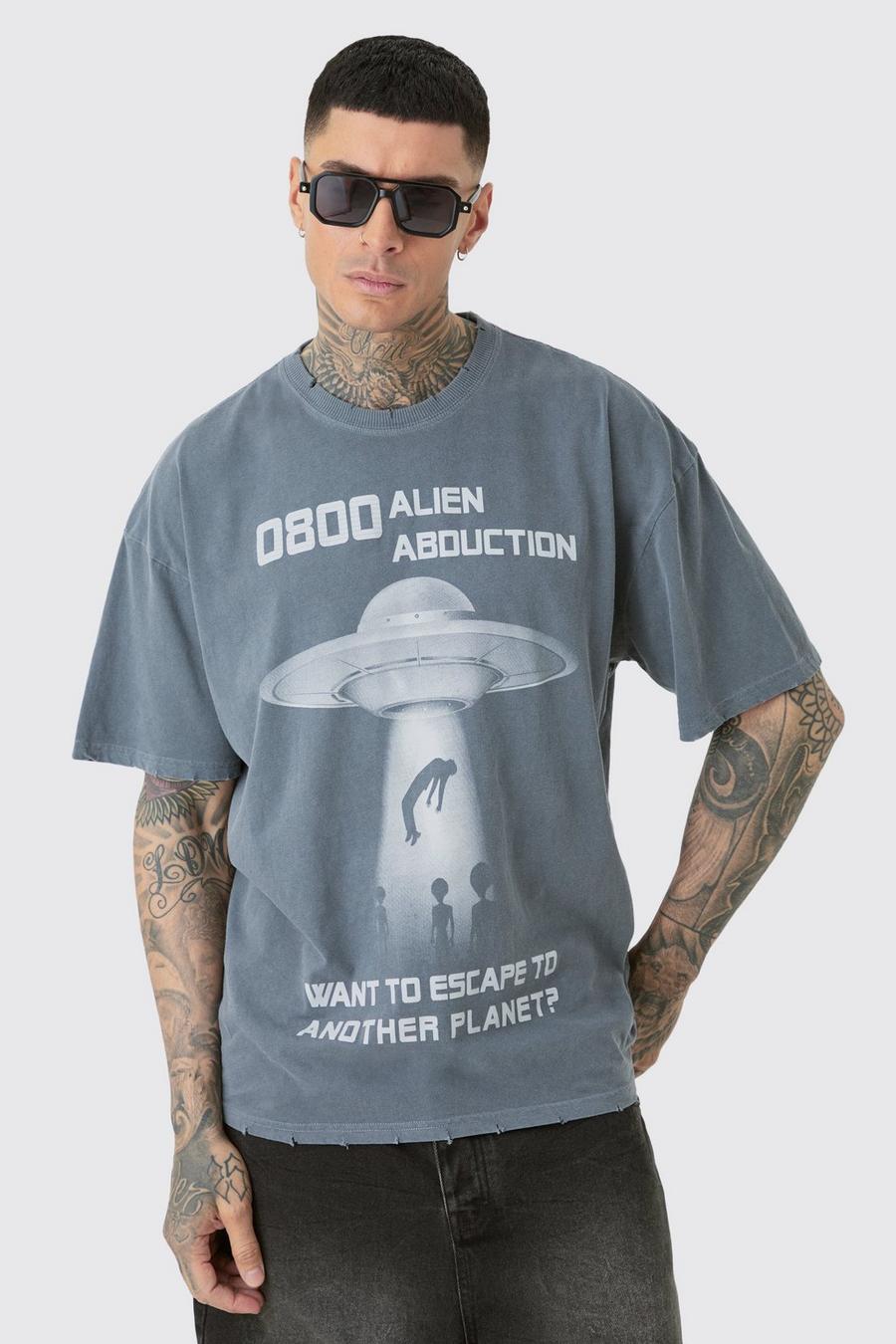 Camiseta Tall oversize desgastada con estampado gráfico sobreteñido de alienígena, Charcoal image number 1