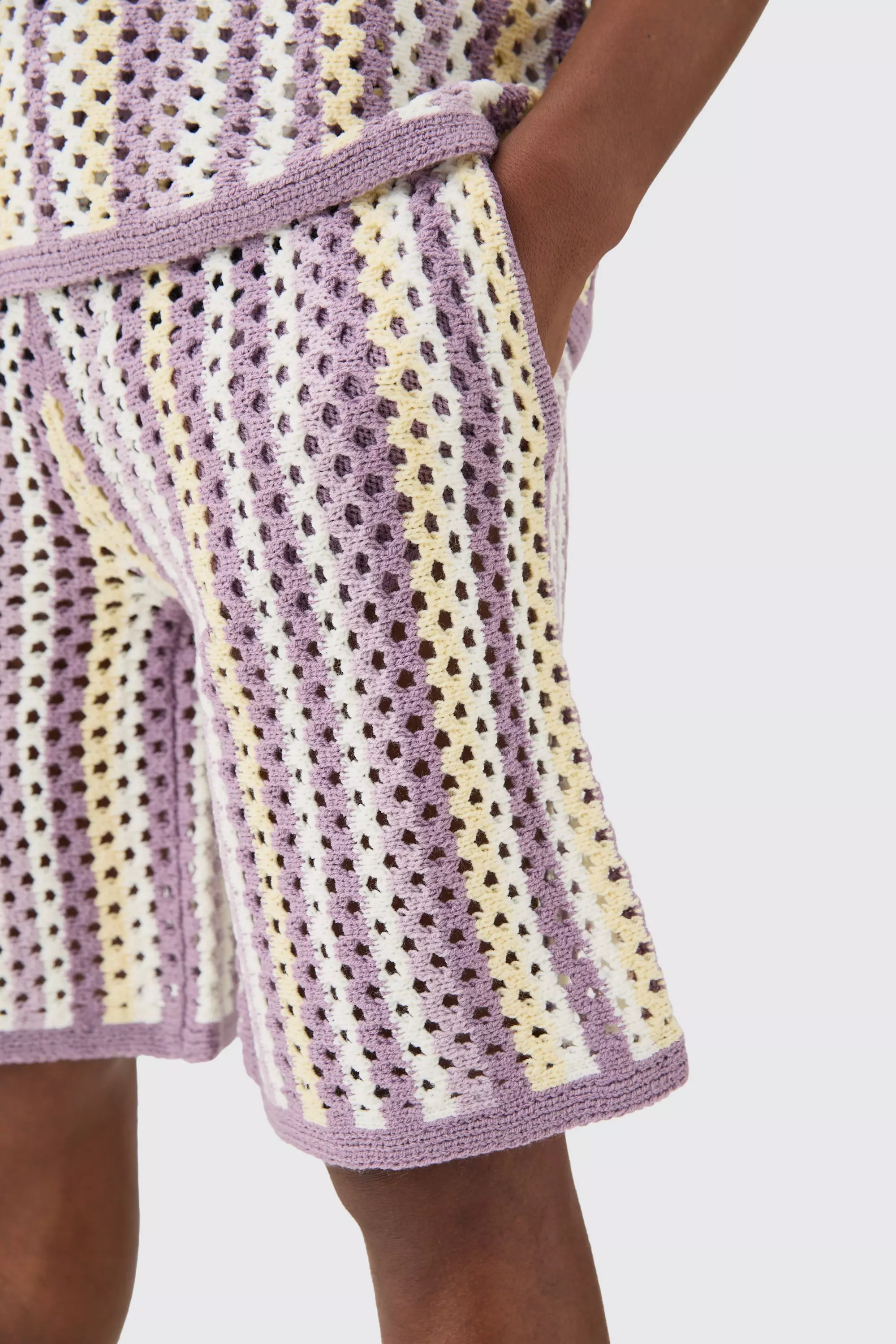 White Relaxed Open Stitch Stripe Knitted Shorts صورة بديلة