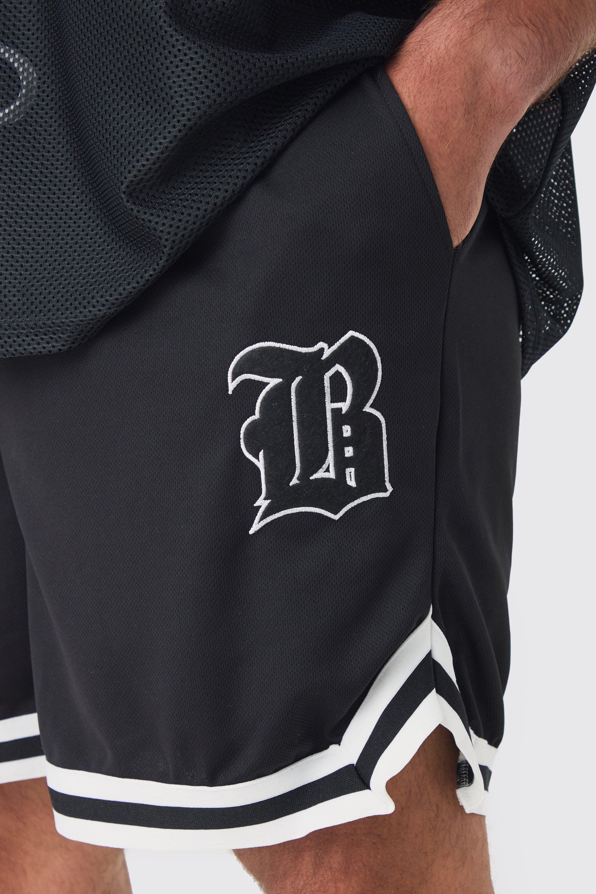 Plus lockere Mesh Basketball Shorts mit B Applikation boohoo DE
