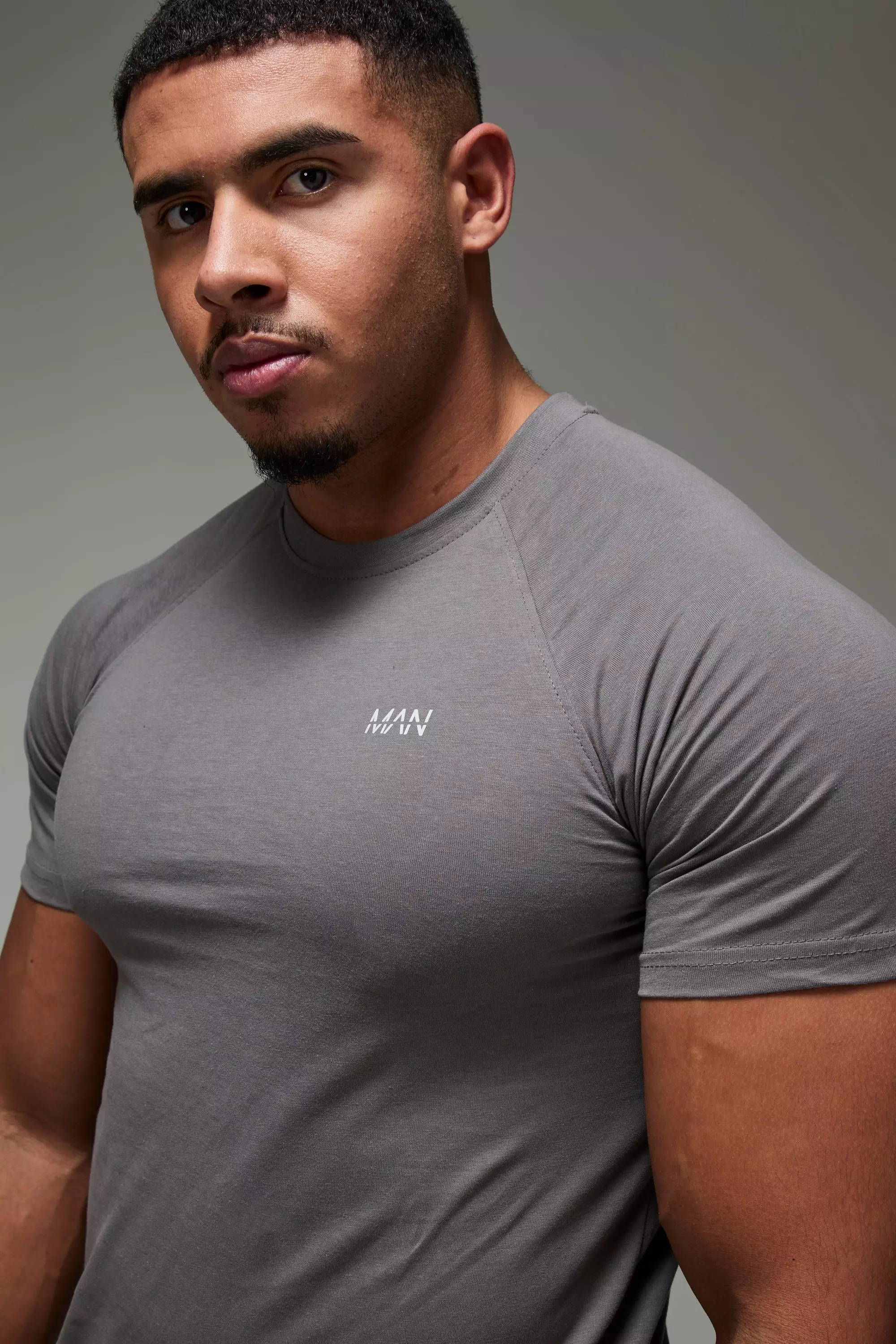 Charcoal Man Active Gym Raglan T-shirt alternative image
