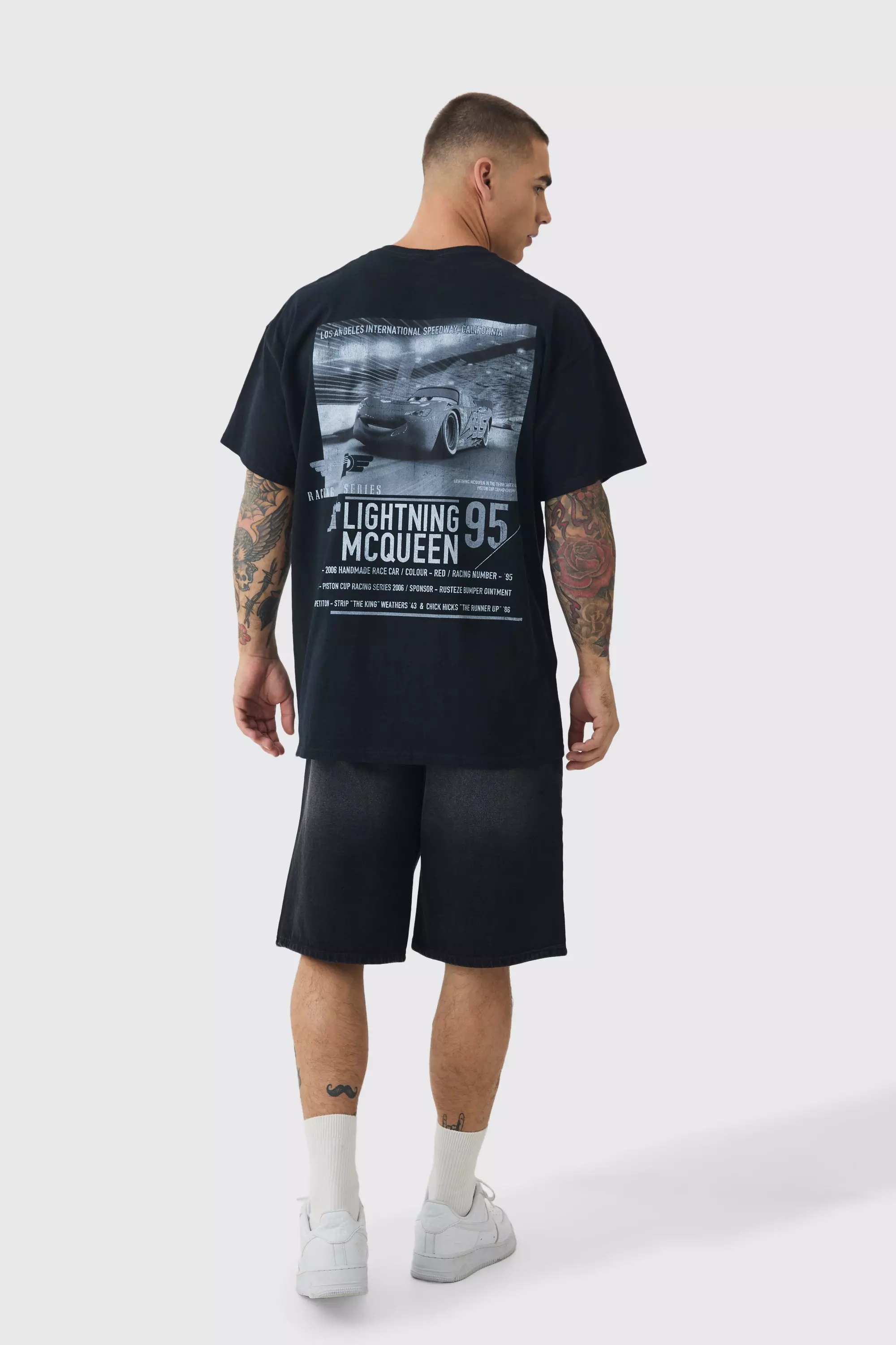 boohoo MAN★オーバーサイズ 半袖 ディズニー カーズ Tシャツ Oversized Disney Cars Wash License Print T-shirt | boohooMAN USA
