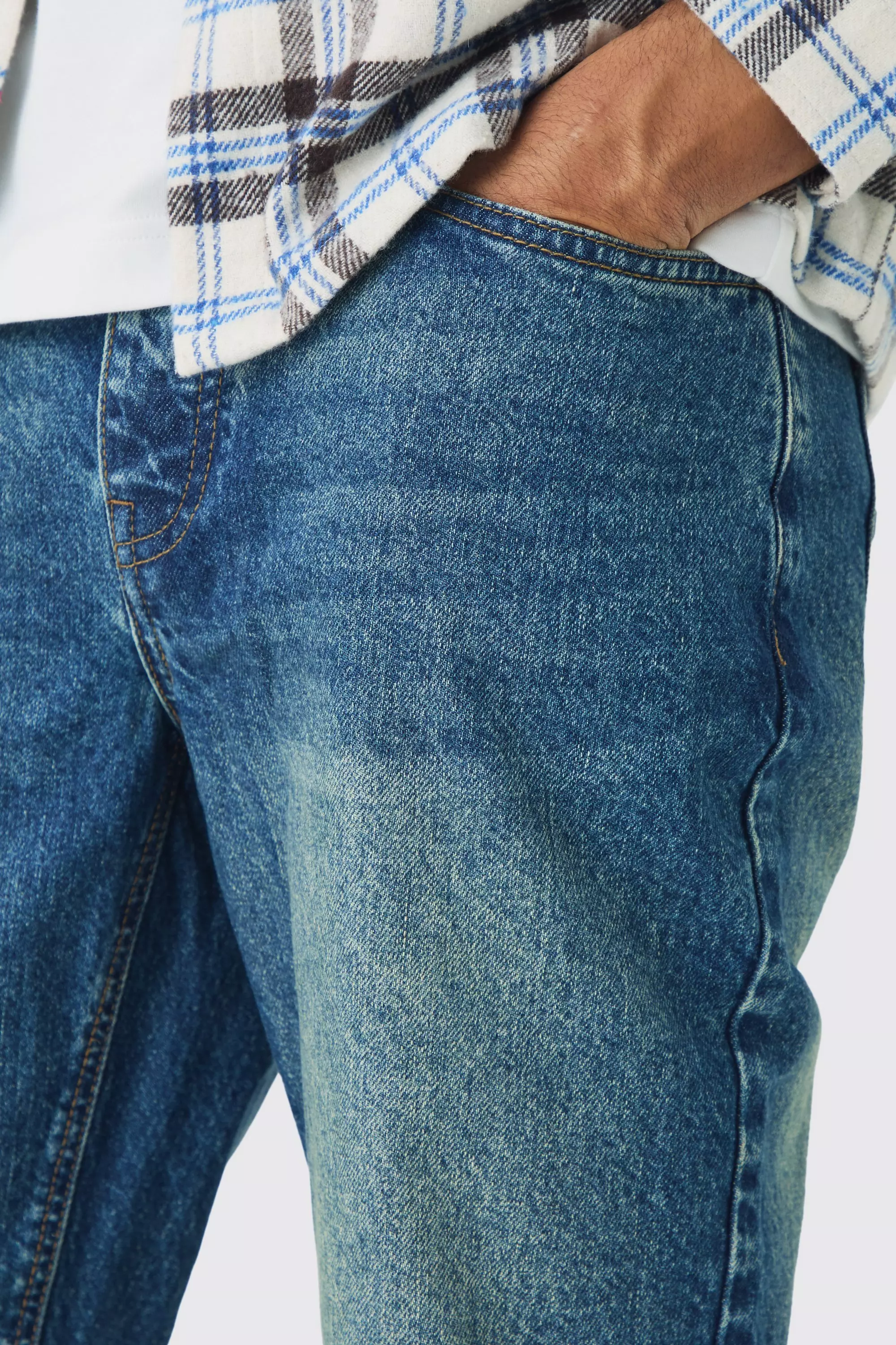 Relaxed Rigid Jean In Vintage Blue صورة بديلة