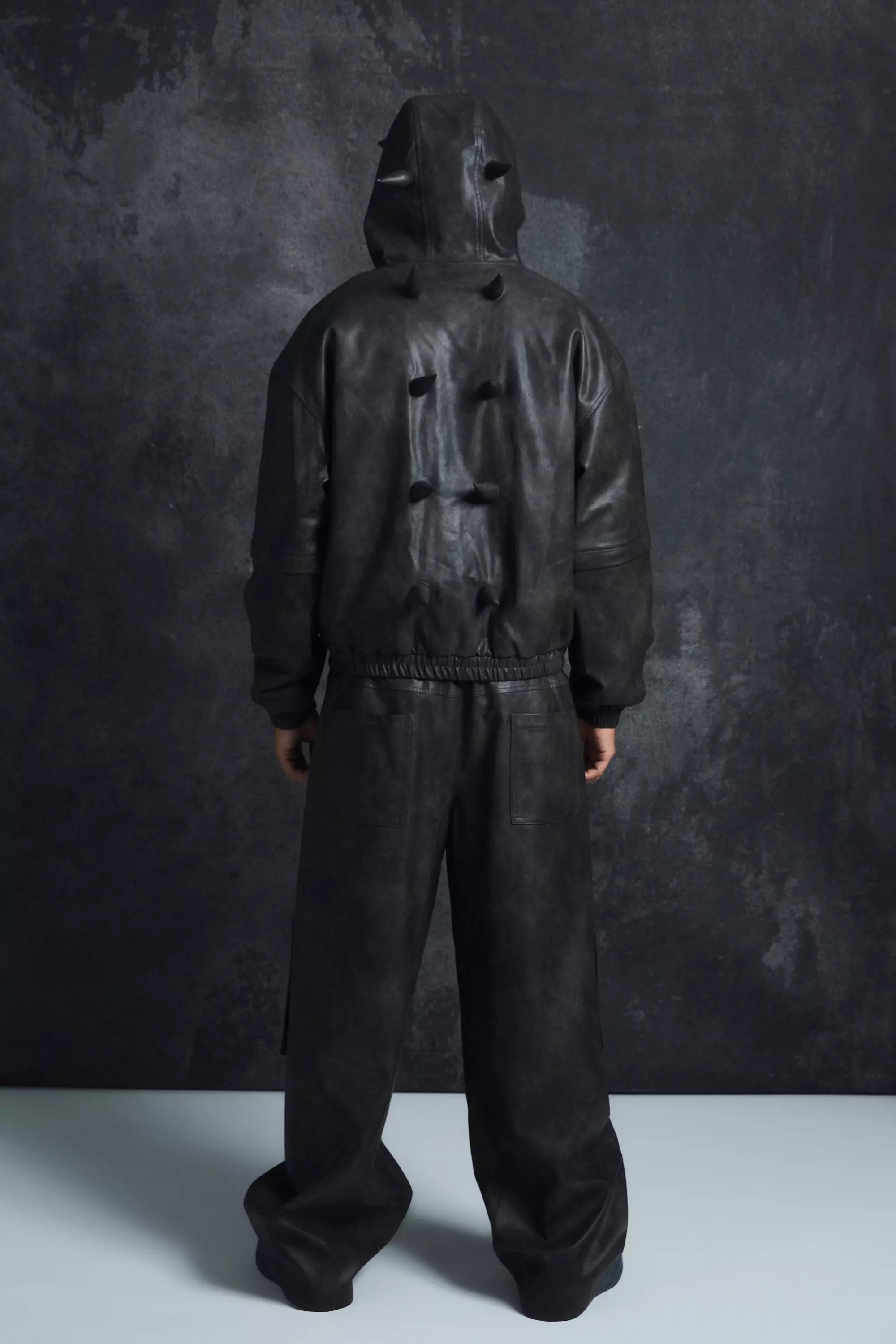 Black Trippie Redd Relaxed Faux Leather Elastic Waist Cargo Trouser صورة بديلة