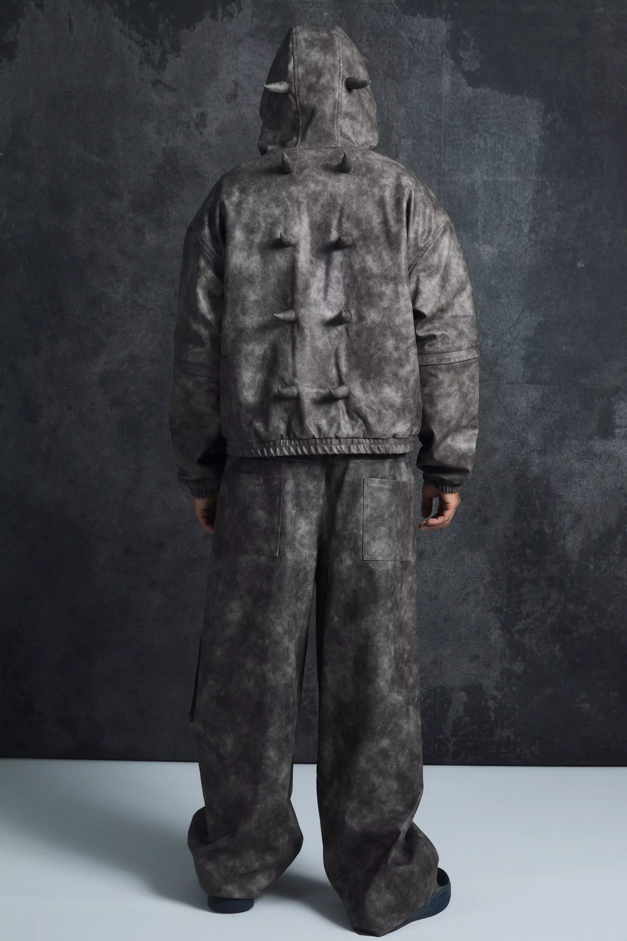 Grey Trippie Redd Relaxed Faux Leather Elastic Waist Cargo Trouser صورة بديلة