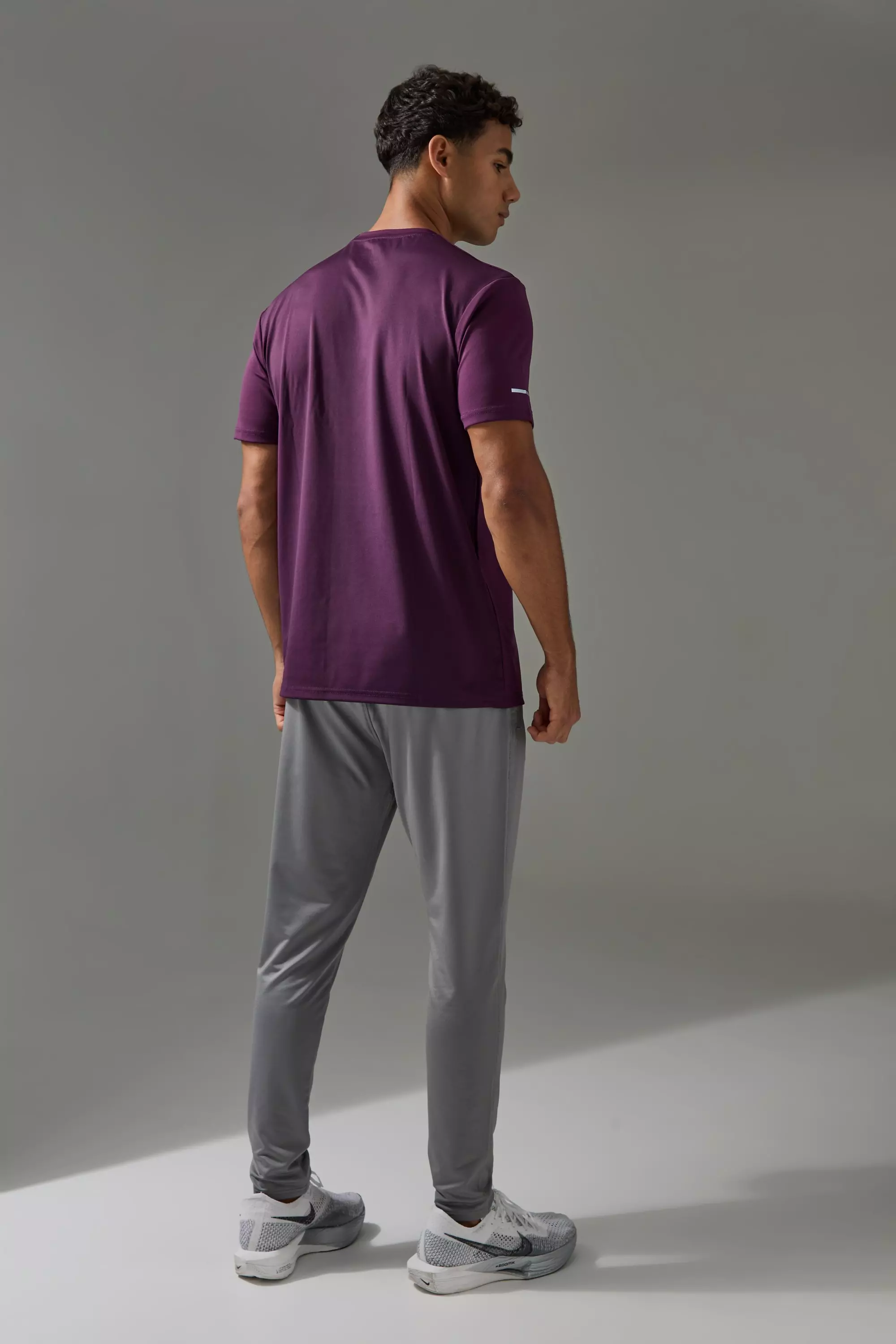 Grey Man Active Performance Skinny Stretch Jogger صورة بديلة