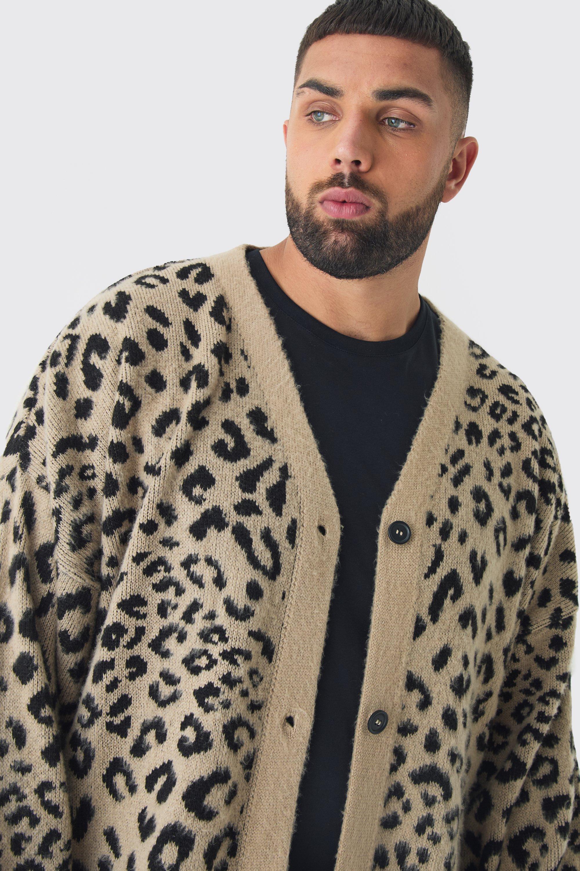 Cardigan Plus Size oversize in maglia spazzolata con stampa leopardata boohoo IT