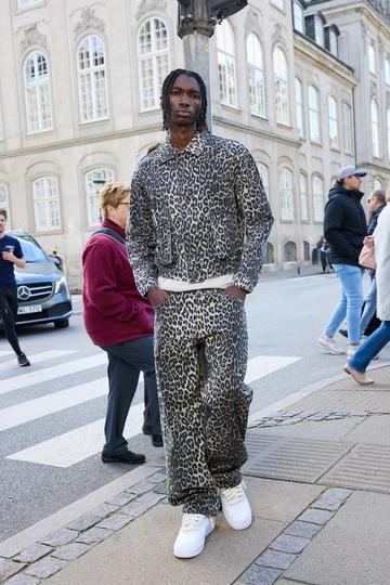 Relaxed Fit Leopard Jeans brown