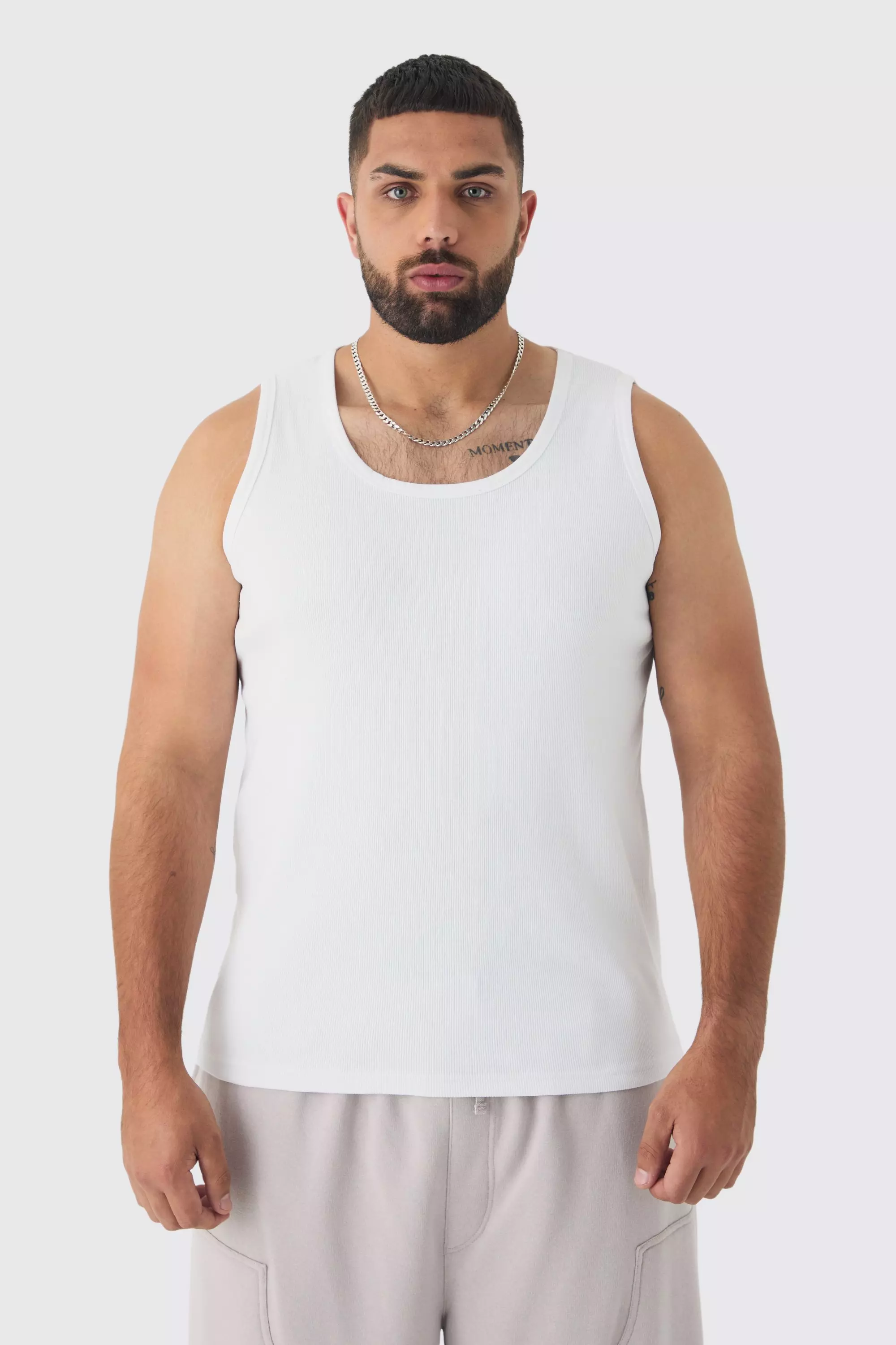 White Plus Basic Vest صورة بديلة