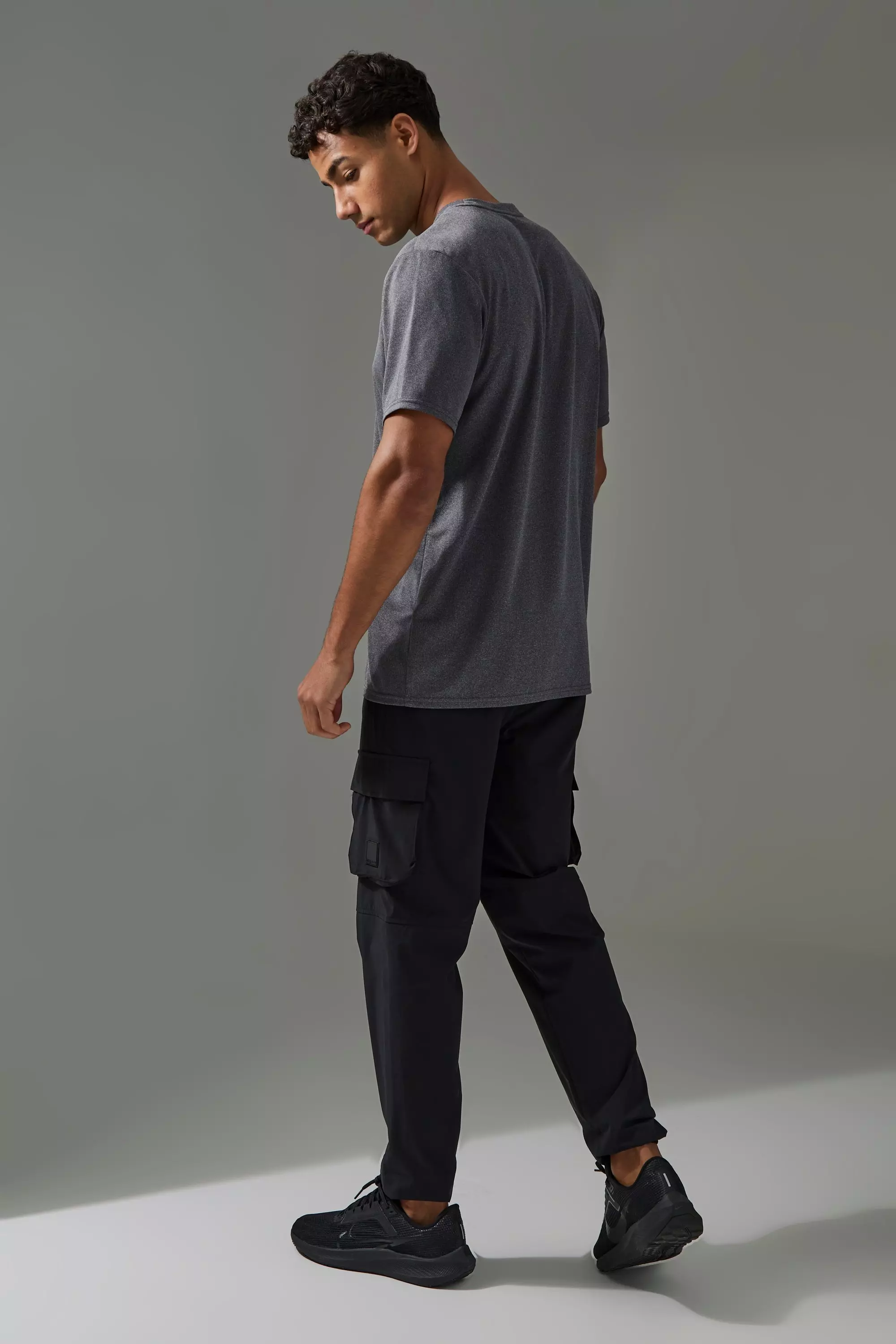 boohoo カーゴスタイルのスポーツジョギングパンツ - MAN Active ?w=900&qlt=default&fmt.jp2.qlt