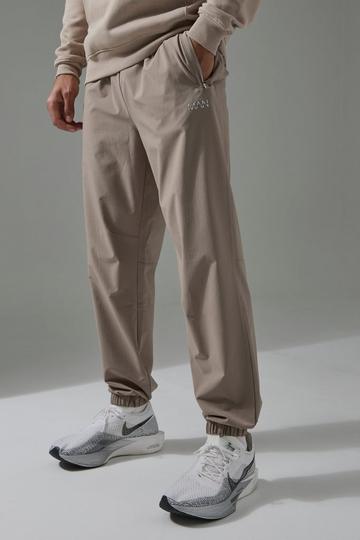 Man Active Cuffed Hem Regular Fit Jogger sand