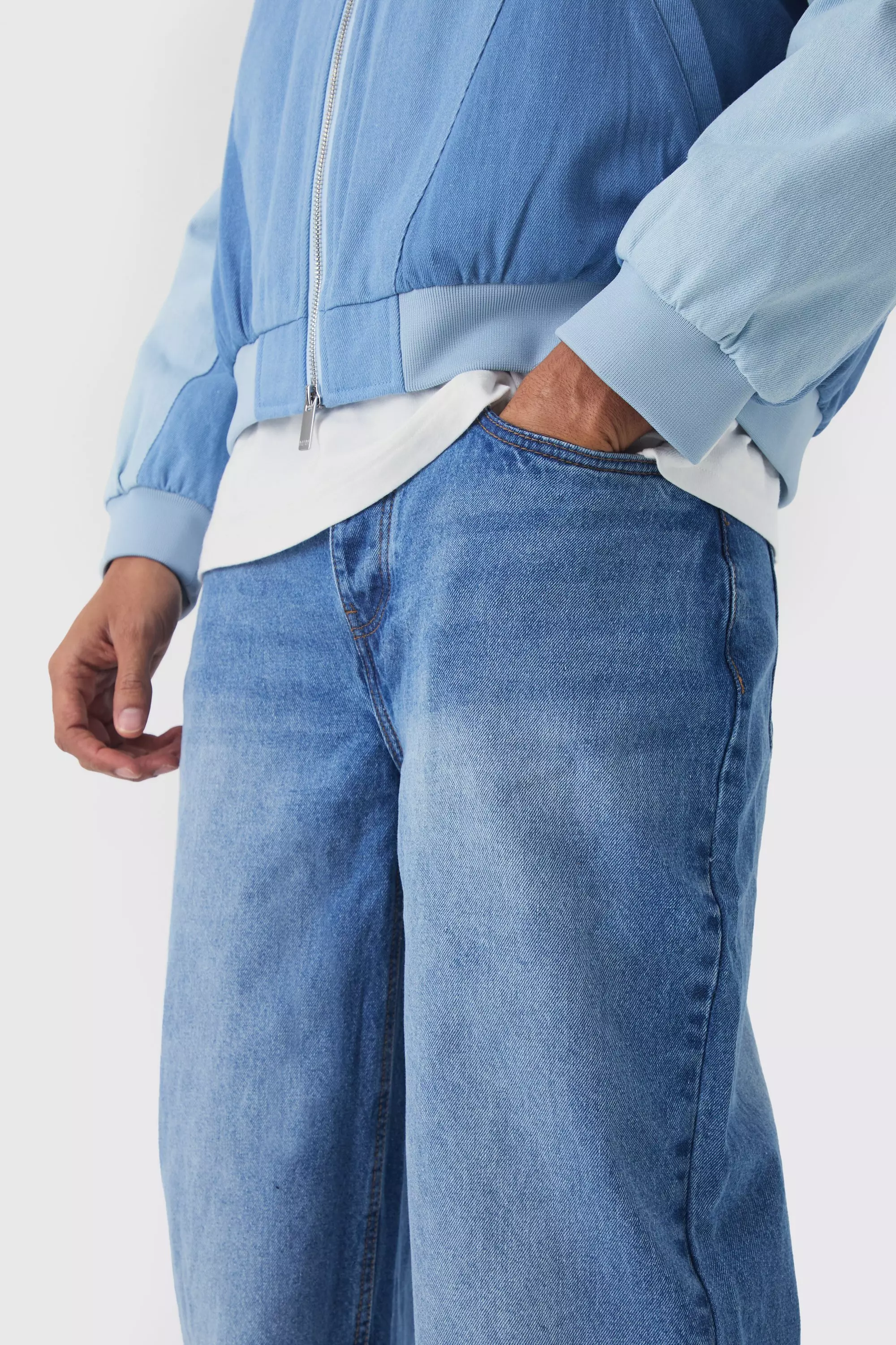 Relaxed Rigid Jeans in Light Blue alternative image