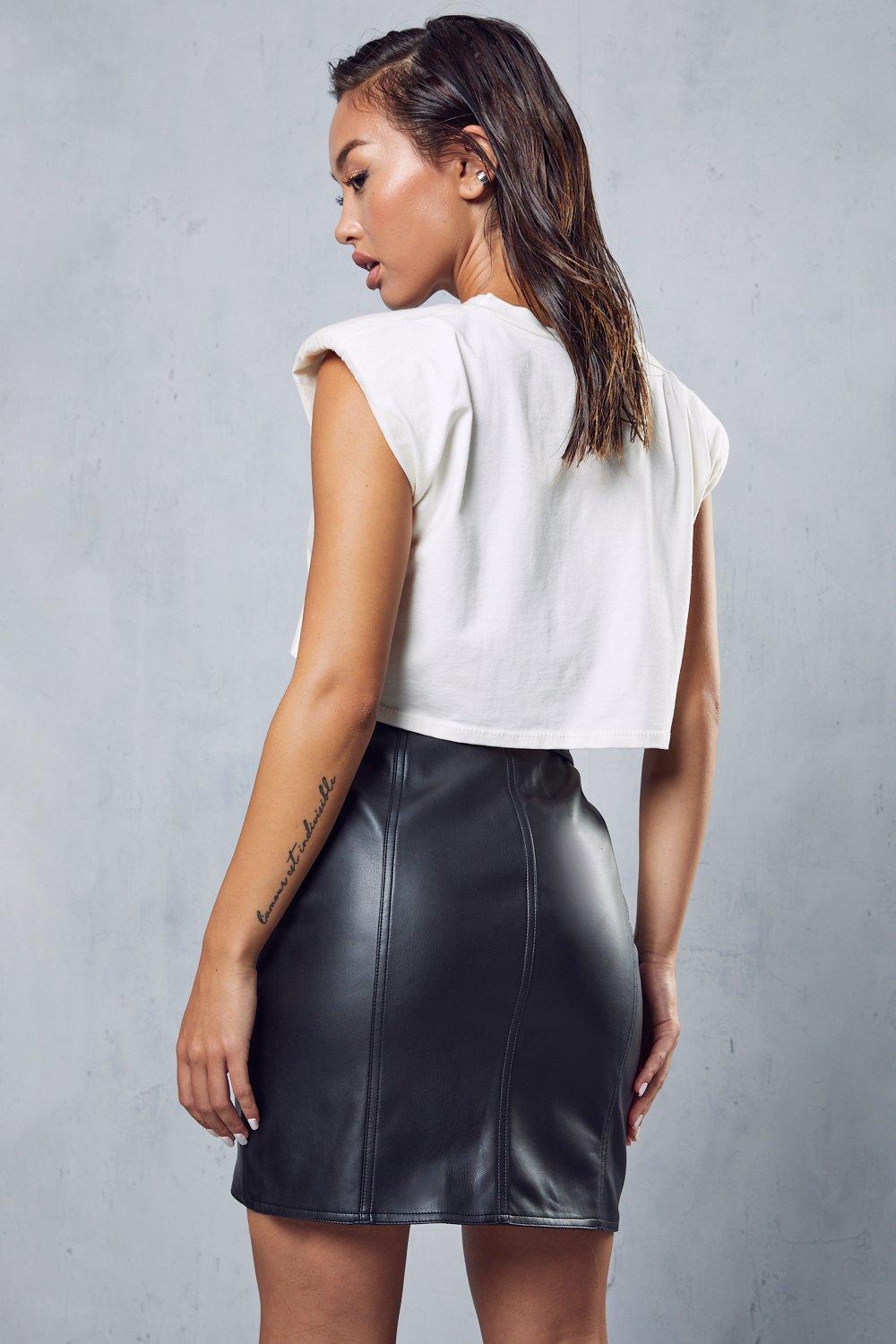 Boohoo black 2024 leather mini skirt